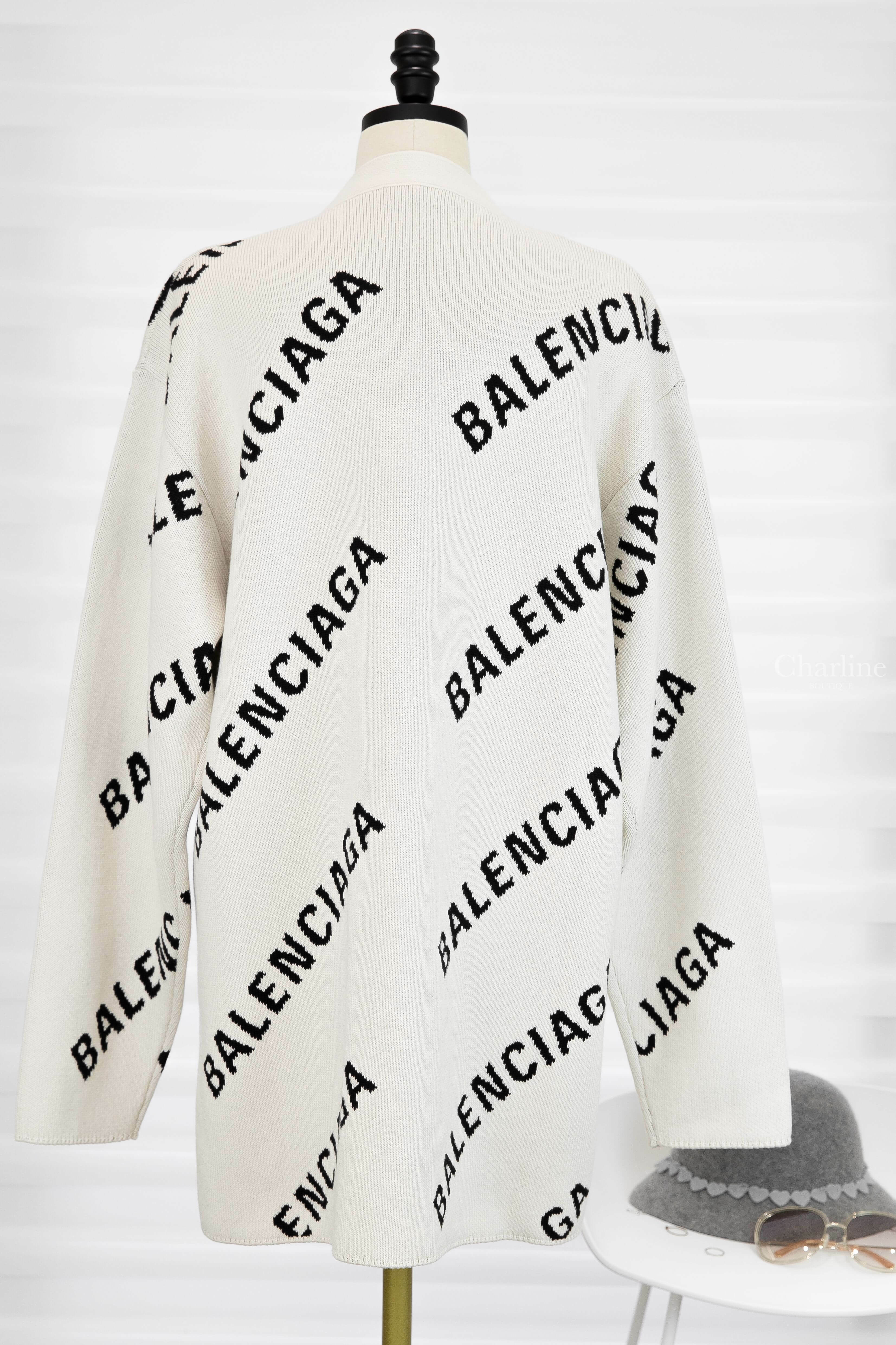 Balenciaga Men's Allover Logo Cardigan 白色滿版黑色 Logo 棉質混羊毛開襟長版長袖外套-Charline Boutique 精品代購