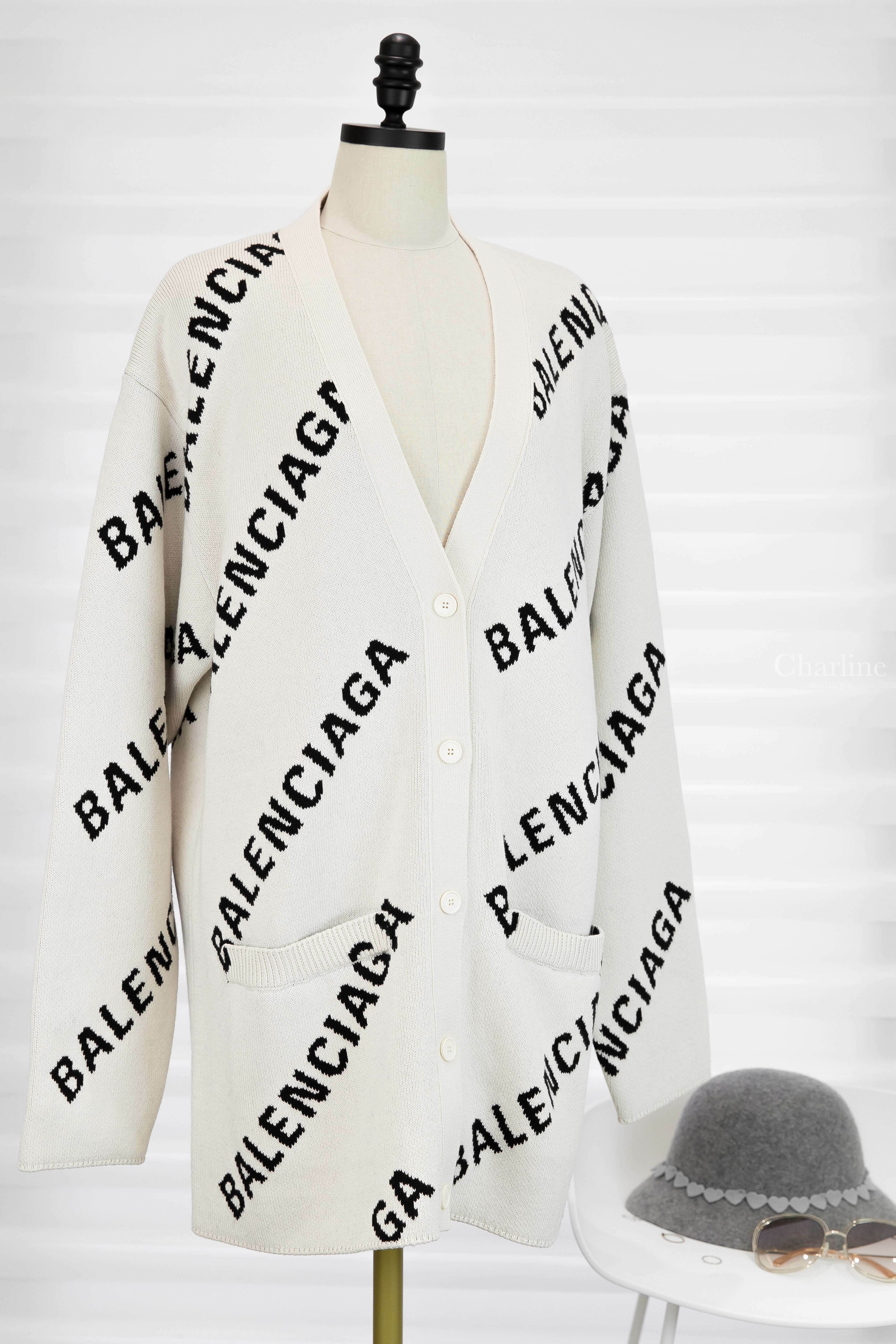 Balenciaga Men's Allover Logo Cardigan 白色滿版黑色 Logo 棉質混羊毛開襟長版長袖外套-Charline Boutique 精品代購
