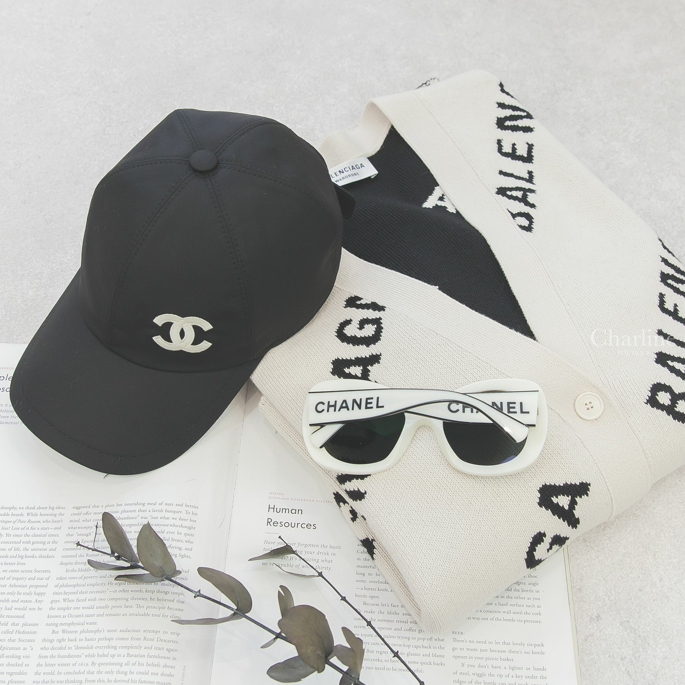 Chanel Baseball Cap 黑色刺繡白CC棉質棒球帽,Chanel Sunglasses 白色方框黑字太陽眼鏡,Balenciaga Cardigan 白色滿版黑色棉質混羊毛開長版長袖外套-Charline Boutique 精品代購