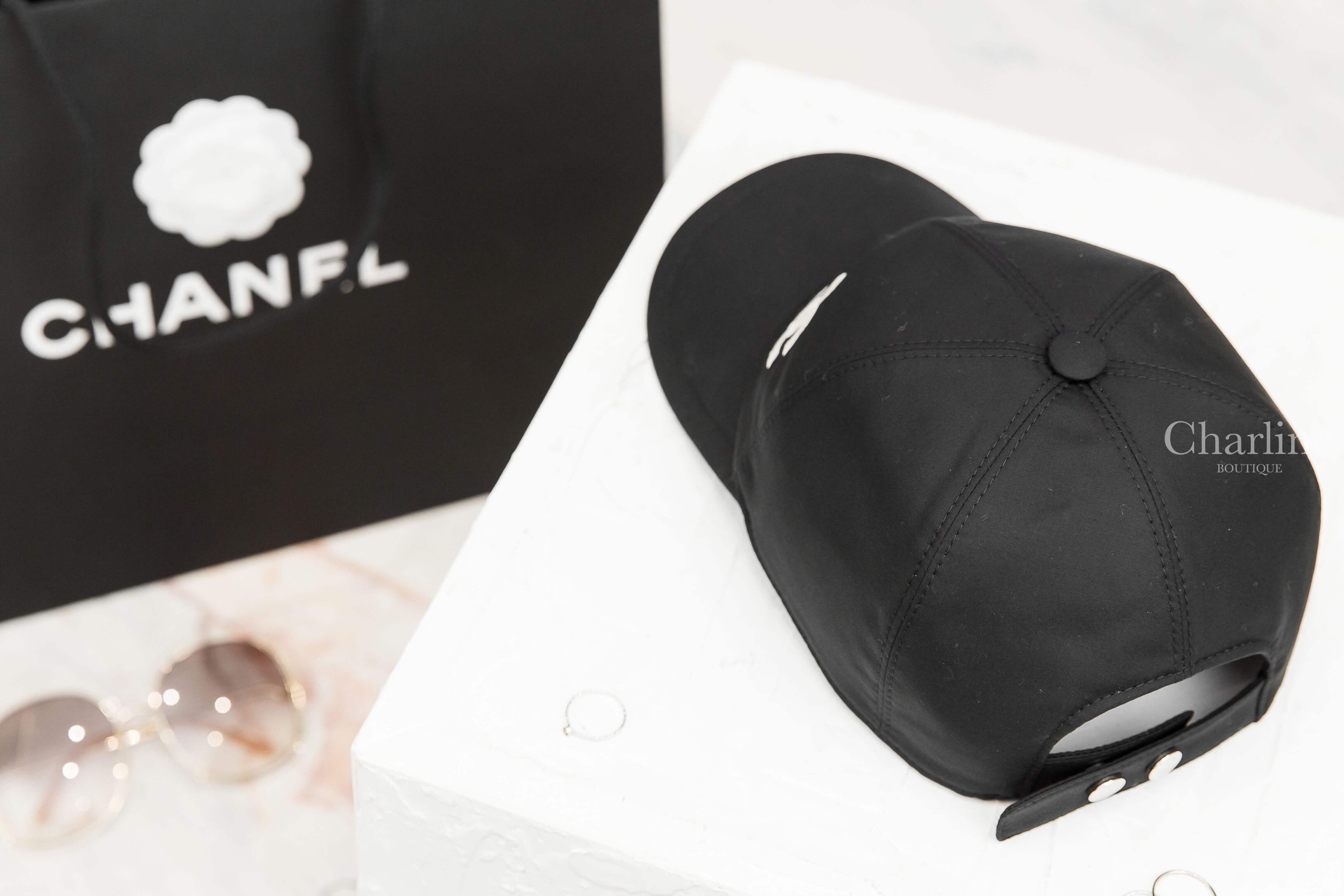 Chanel Baseball Cap 黑色刺繡白CC棉質棒球帽-Charline Boutique 精品代購