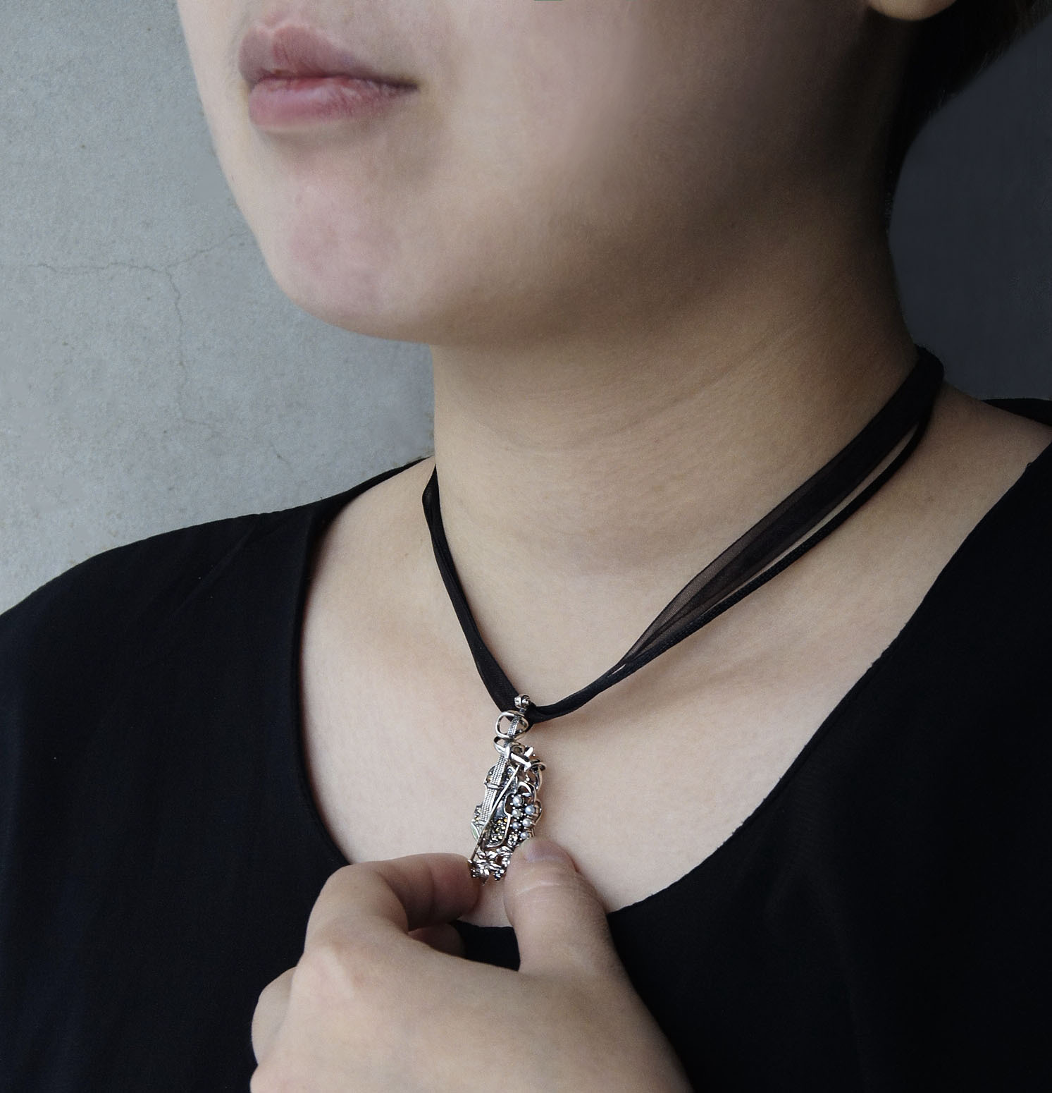 小提琴纏繞珍珠胸墜