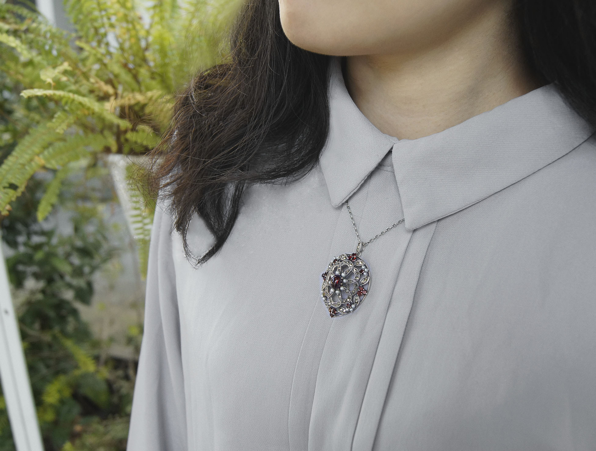 宮廷感紅榴石胸墜