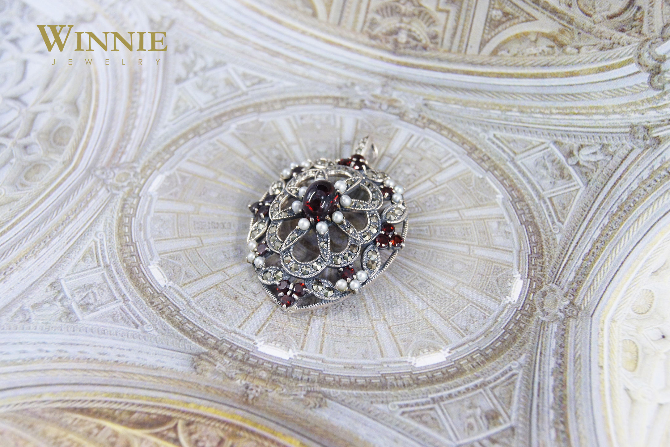 宮廷感紅榴石胸墜