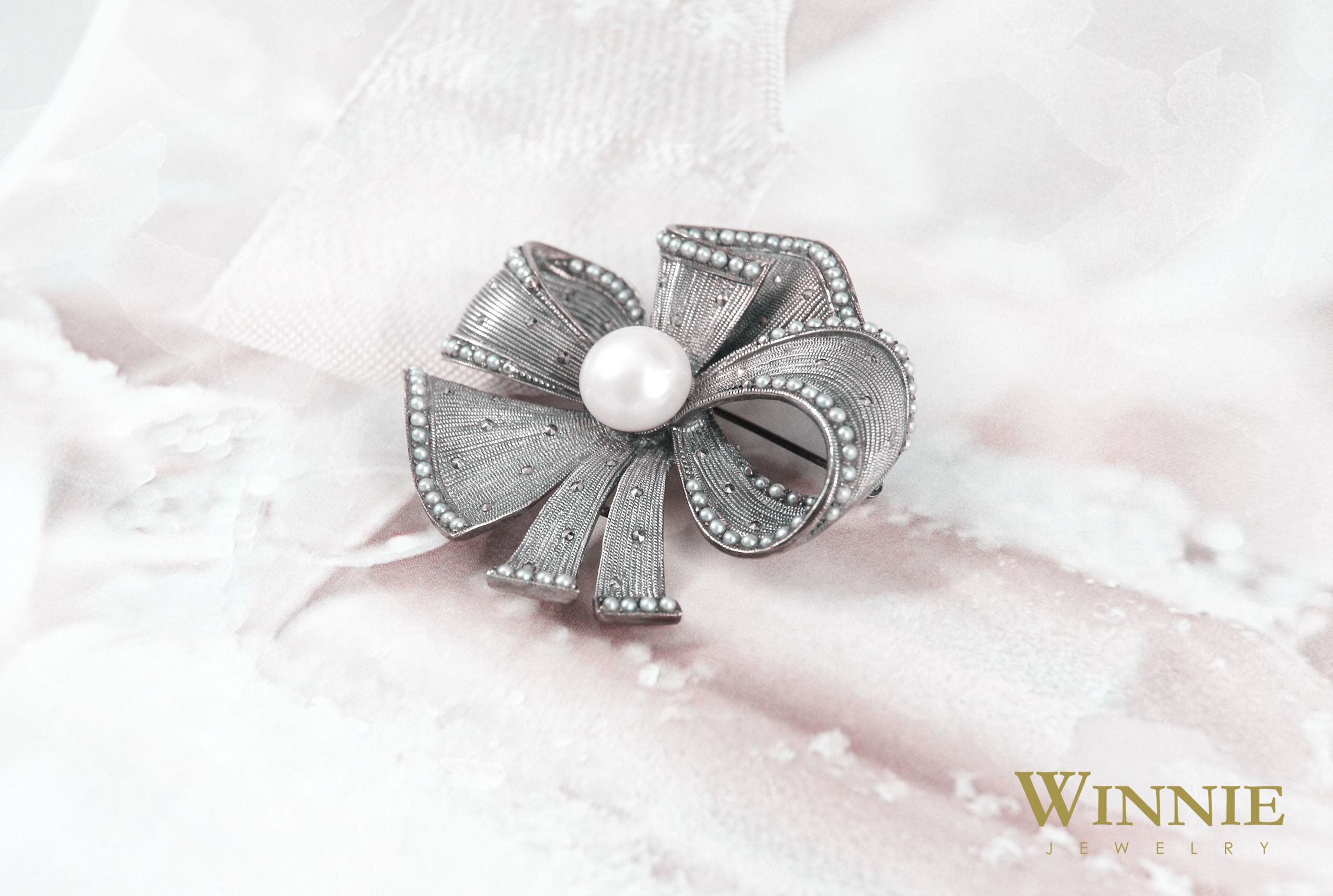 立體紋路蝴蝶結胸針