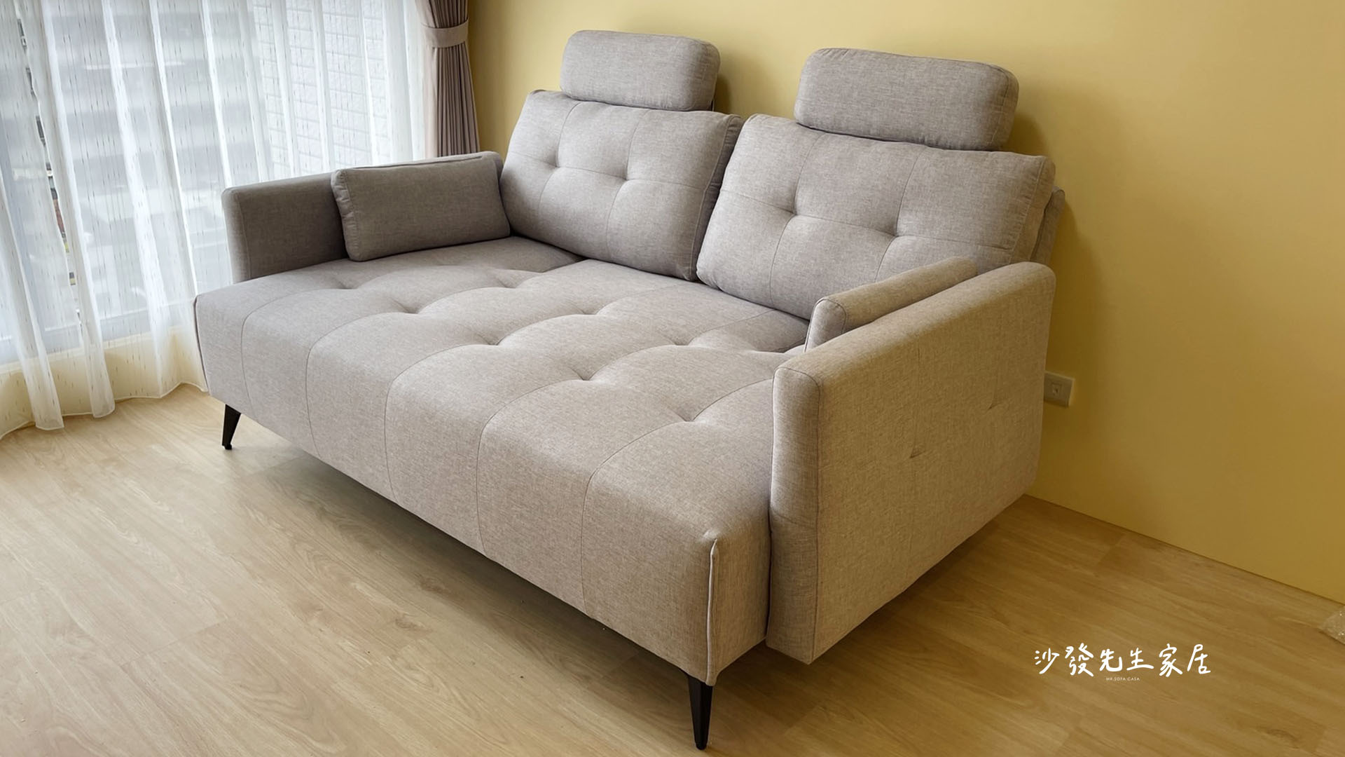 龐德沙發有著變形功能，椅背能前後延伸40公分