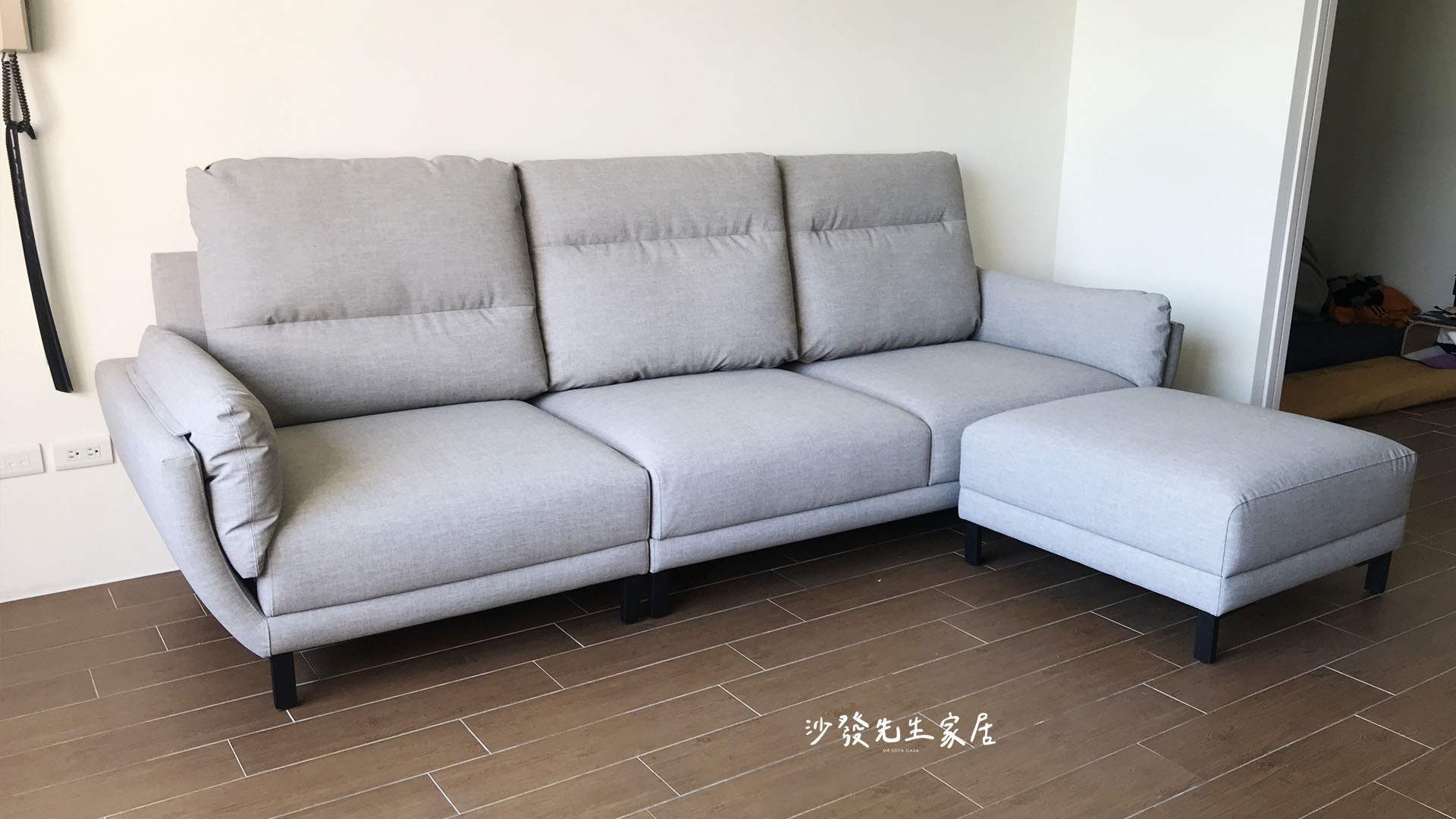 諾亞沙發坐墊增加滑軌新功能，輕輕一滑就能延伸12公分的座椅面積