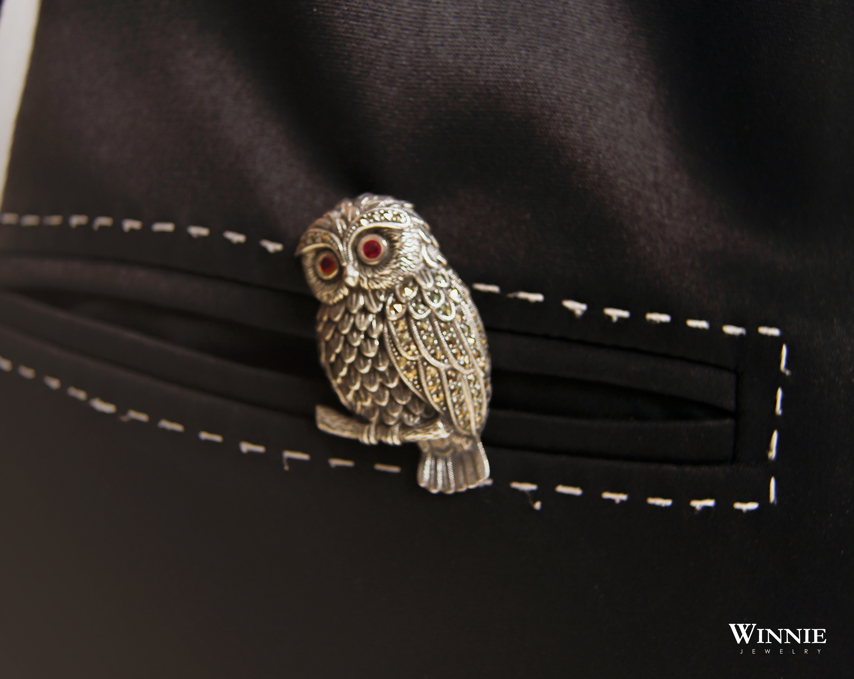 貓頭鷹雕刻胸針