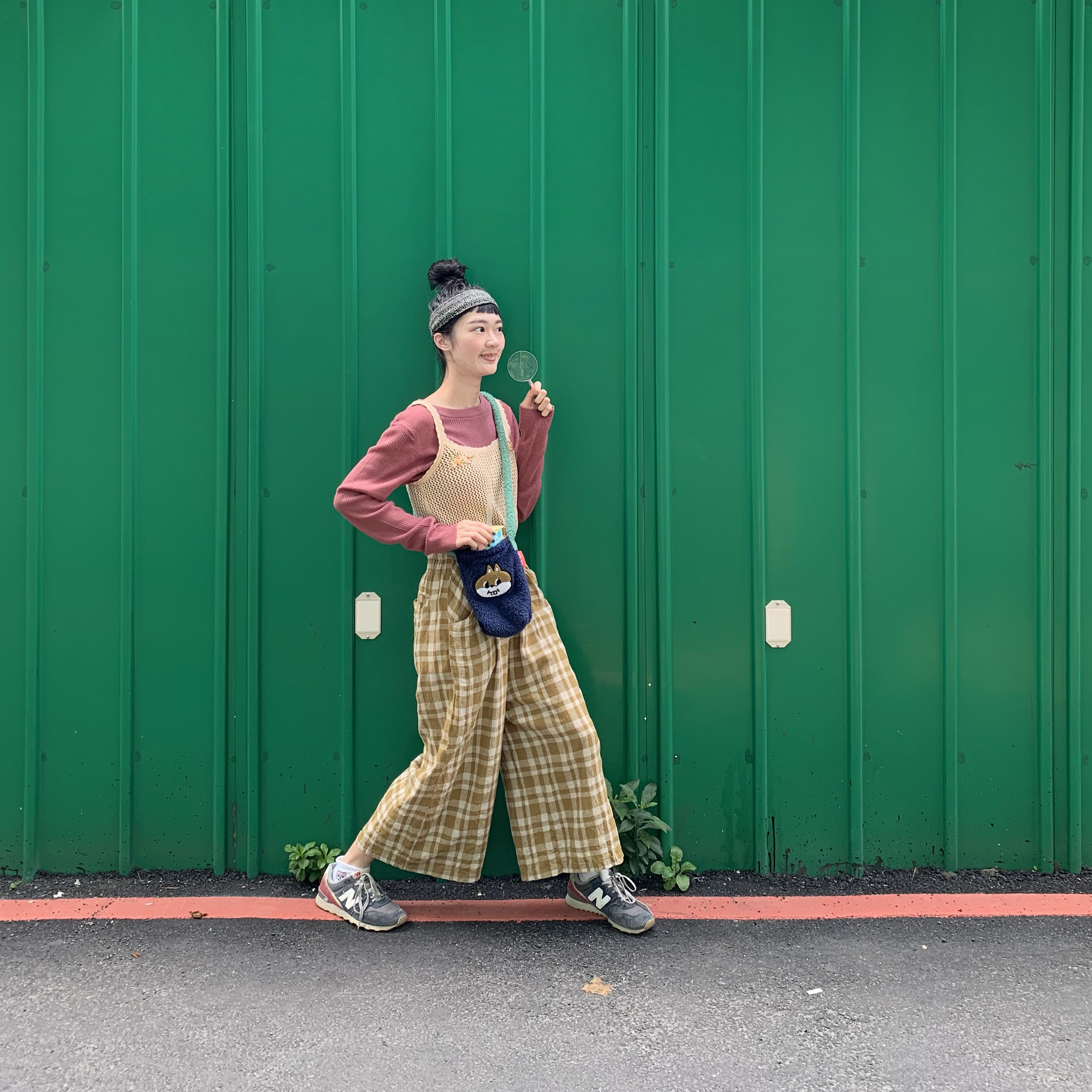 毛毛小松鼠側背包