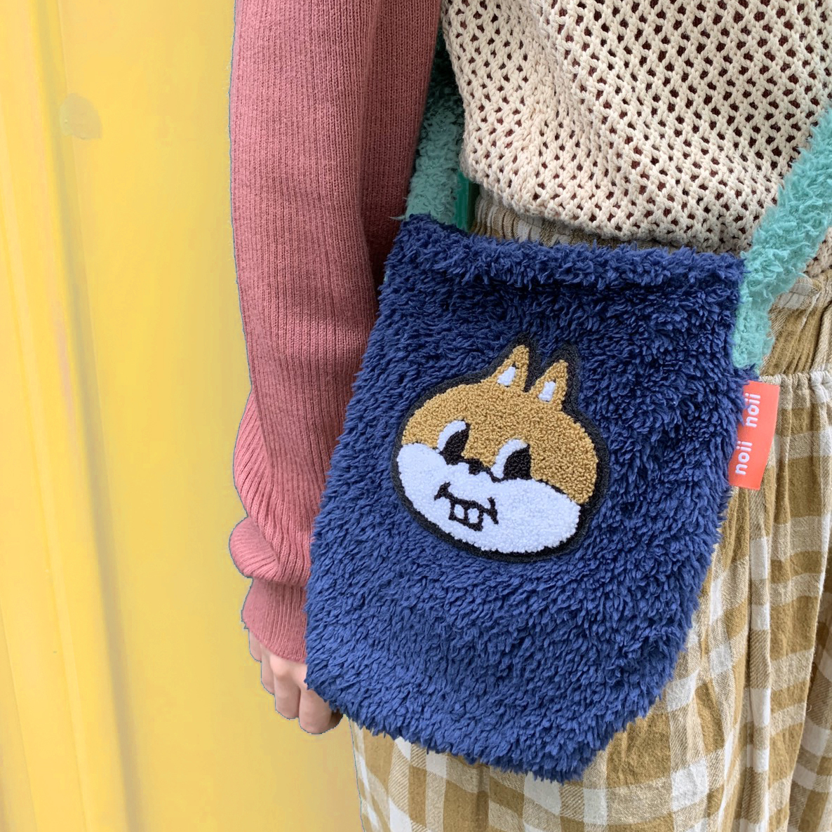 毛毛小松鼠側背包