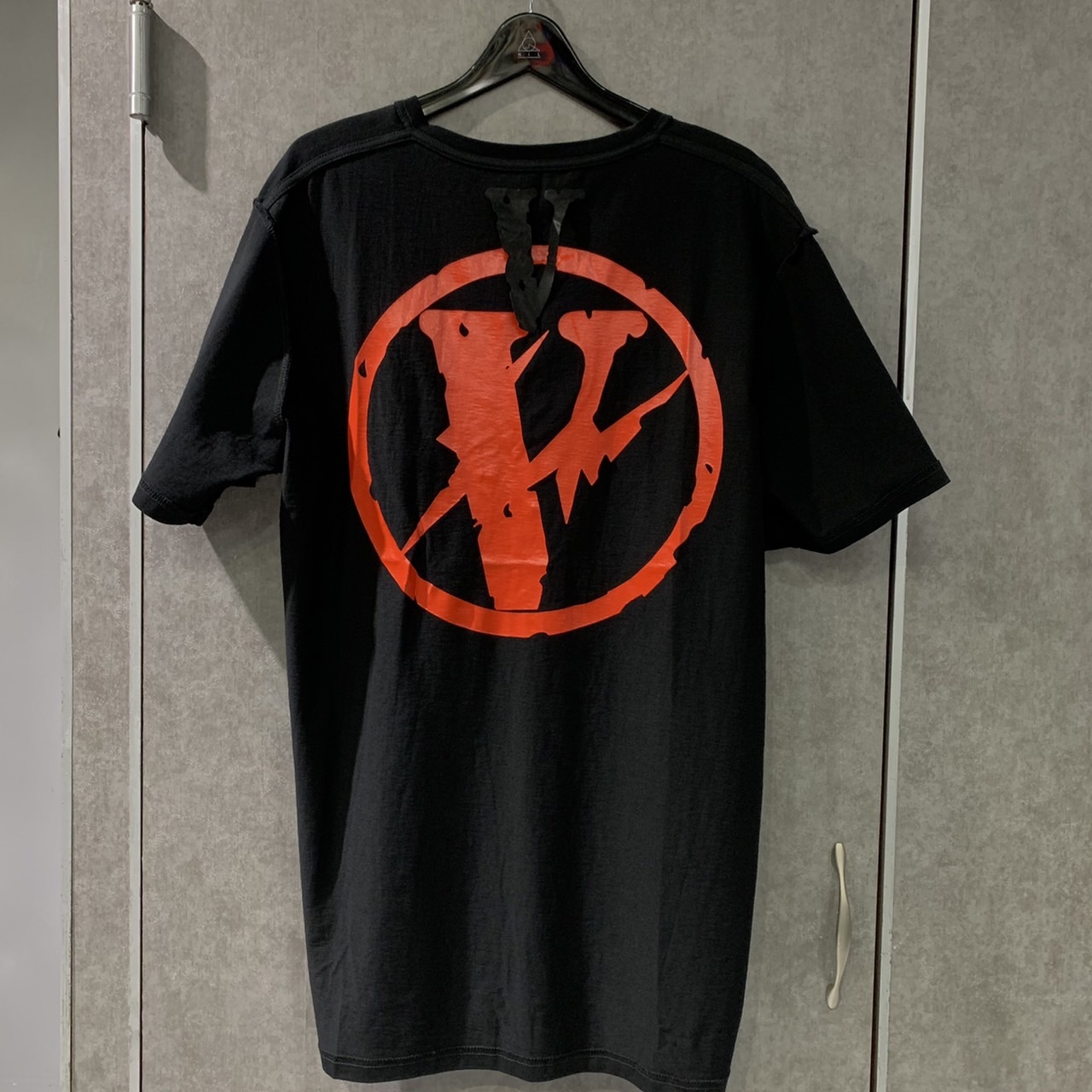 VLONE x FRAGMENT 聯名限定 閃電Logo 黑色短袖 T