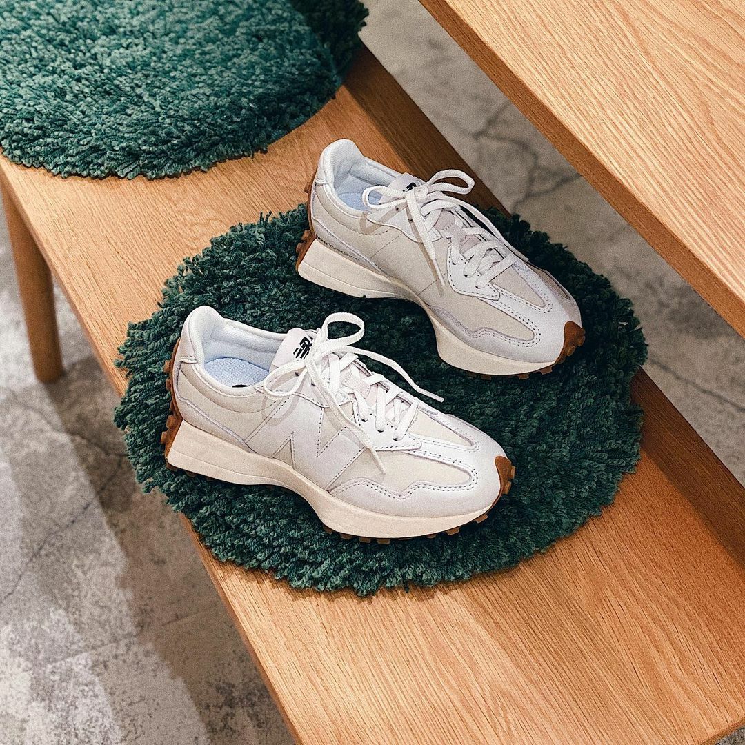 NEW BALANCE 327 皮革奶油白