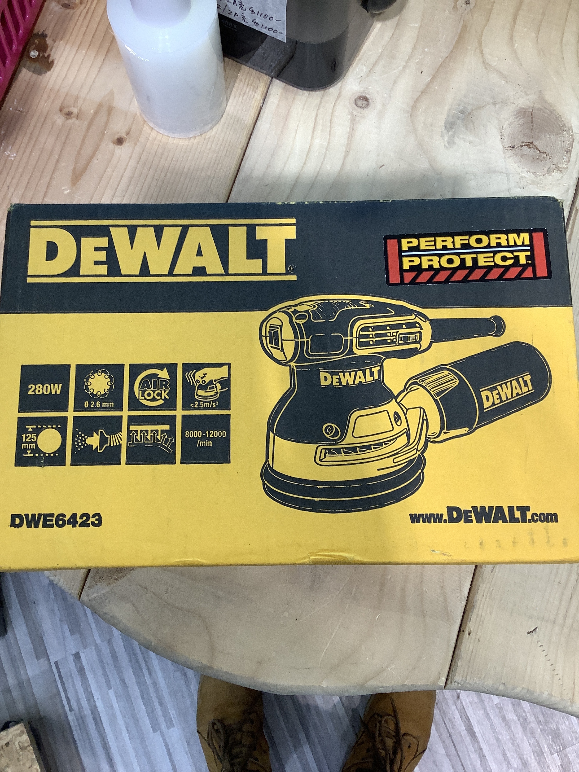 DeWALT得偉 220V  5”圓形砂紙機 DWE6423