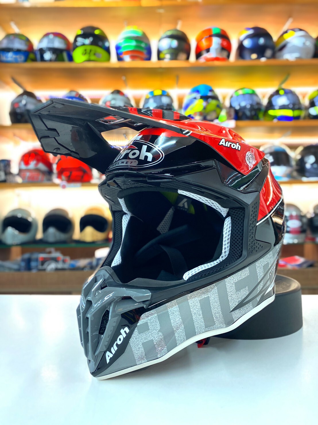 AIROH 台灣德安 TWIST 2.0 TECH #32 亮黑紅灰 越野帽