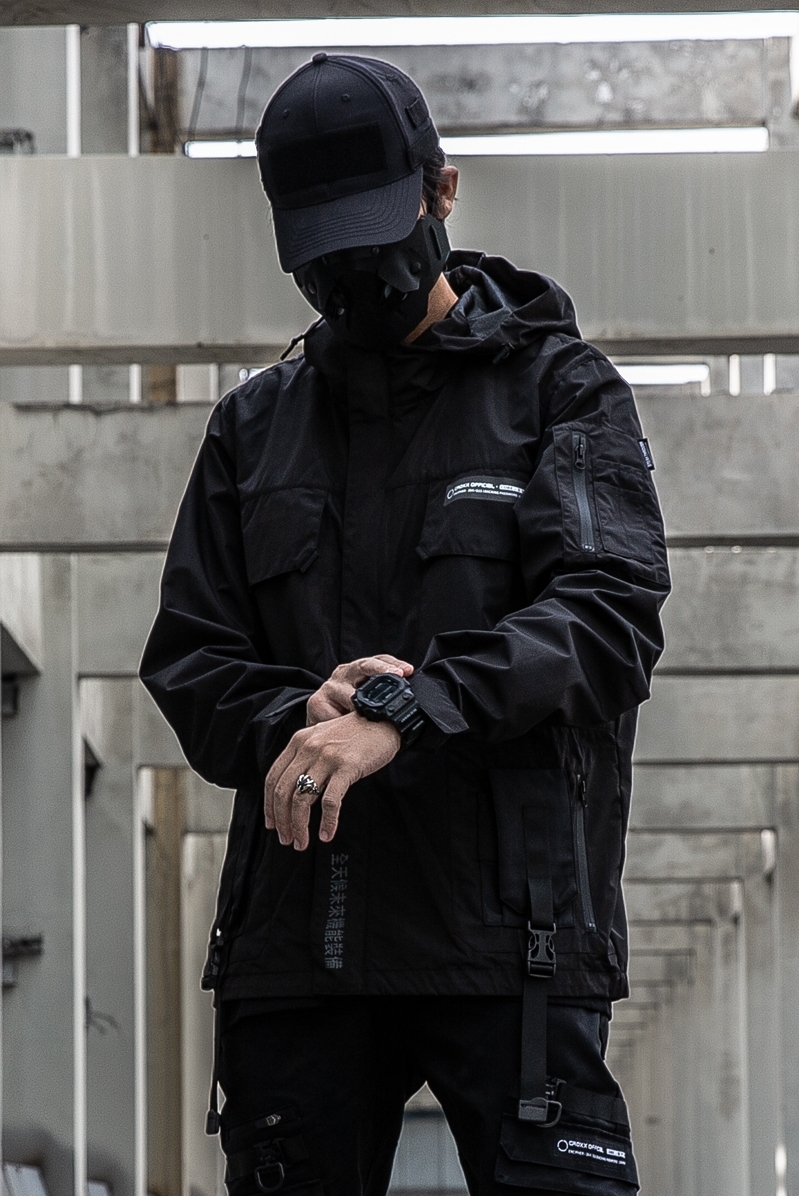 機能重工連帽織帶衝鋒衣