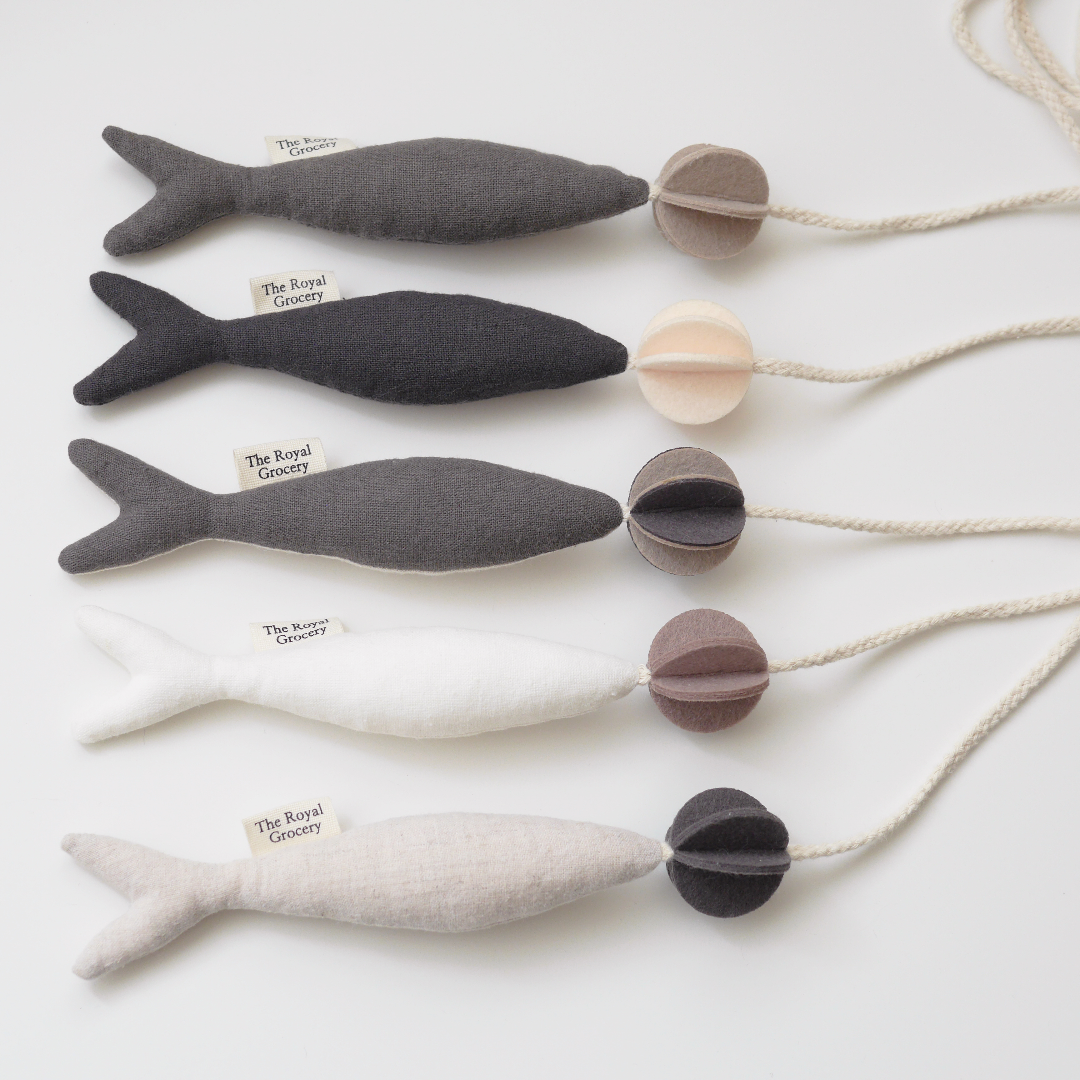 逗貓棒｜魚餌釣貓棒 - The Royal Grocery