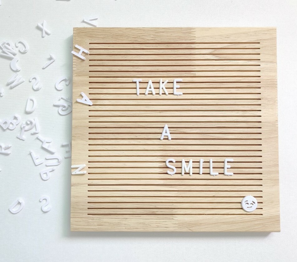 25x25cm 纯橡木字母留言板 | 含 Emoji 和各種符號 | 送3M掛扣  (逢星期日截單後7-14個工作天發貨)
