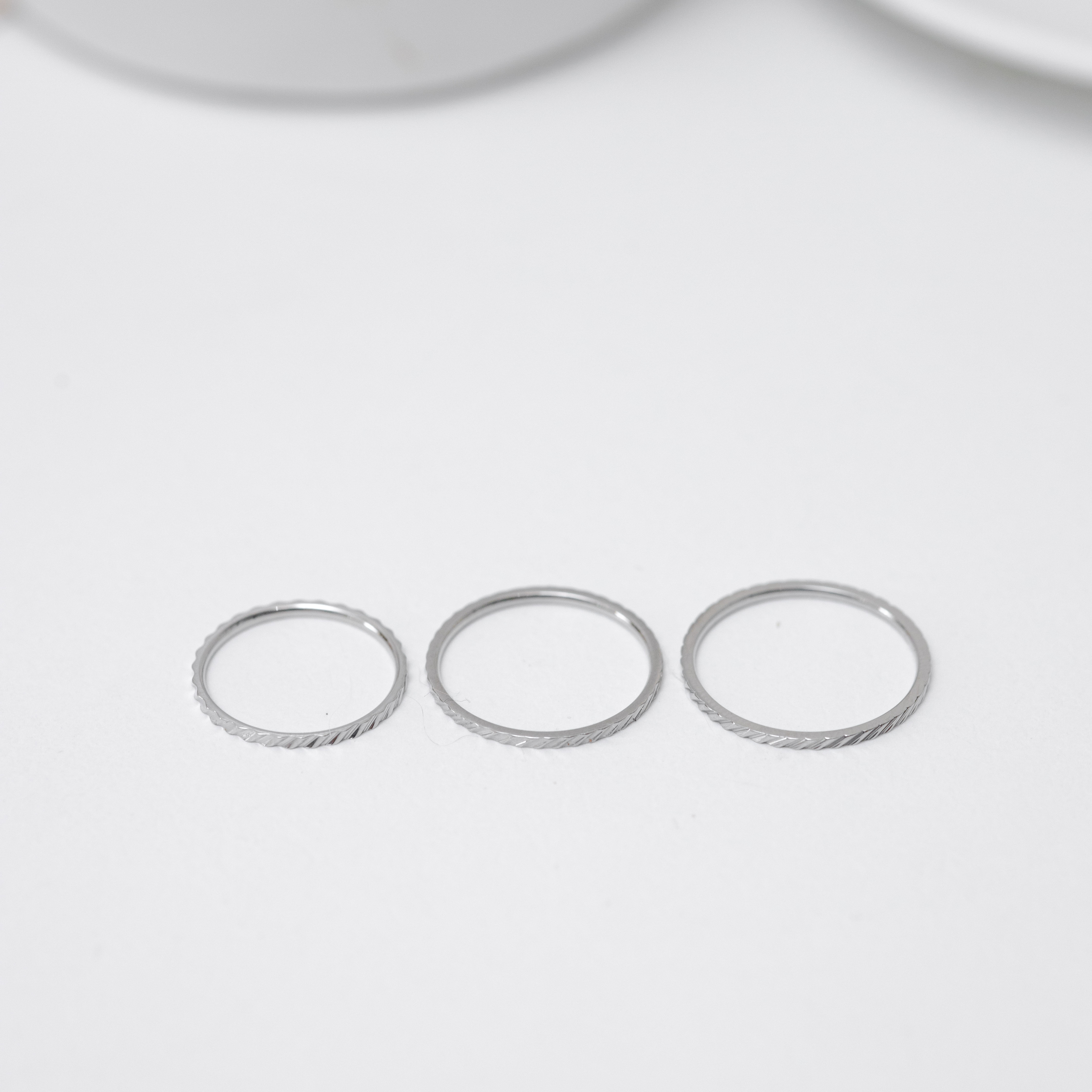 不怕水三種尺寸坑紋鋼戒