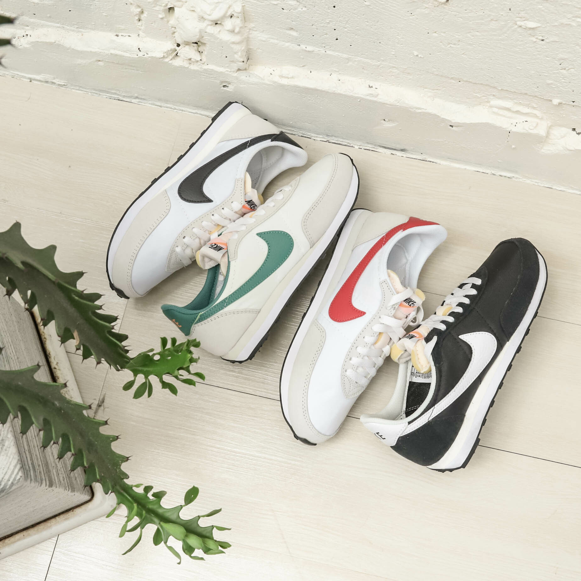 女鞋NIKE WAFFLE TRAINER 2 白綠白黑麂皮拼接橘標復古休閒鞋