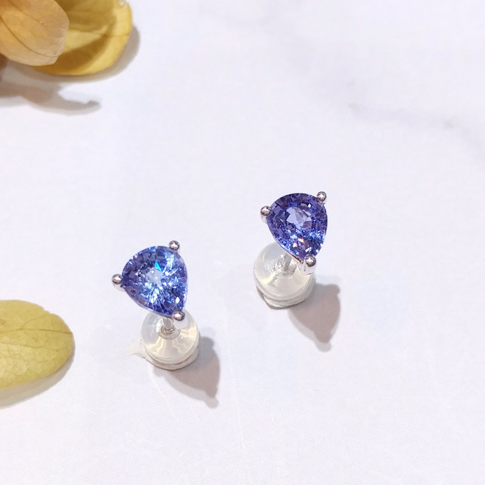 全新18K白金【主石1卡79份藍寶石】耳環