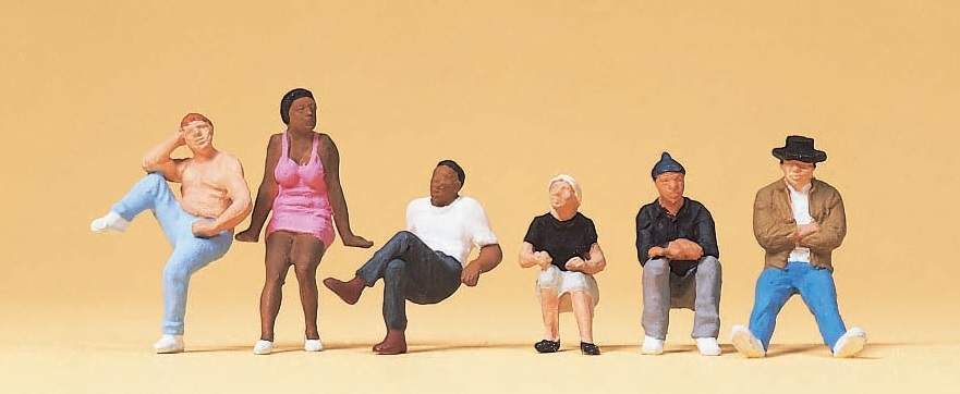 Preiser 10474 HO scale, Seated on the stairs