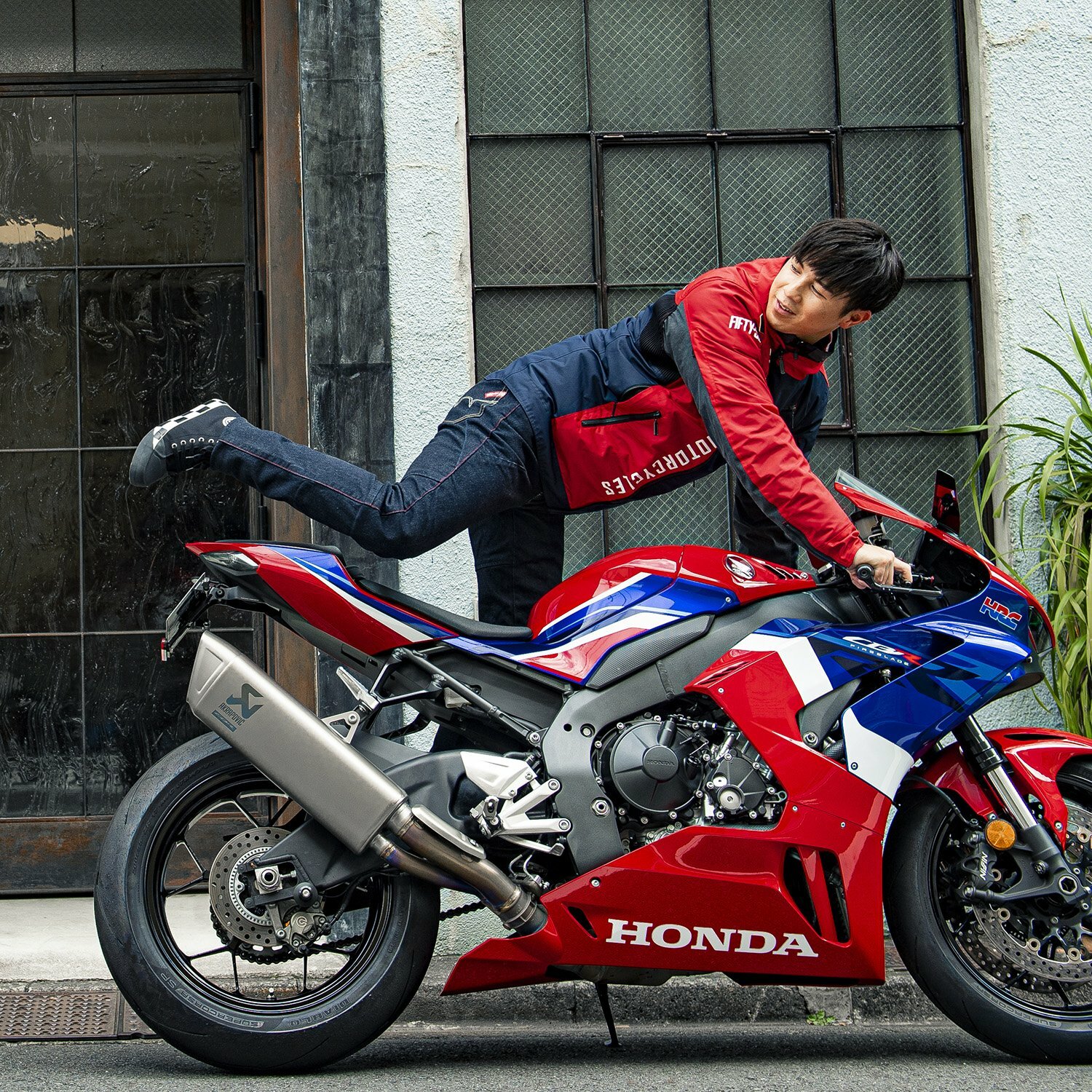 56DESIGN 冬季限定保暖牛仔褲，刷毛內裡防寒設計