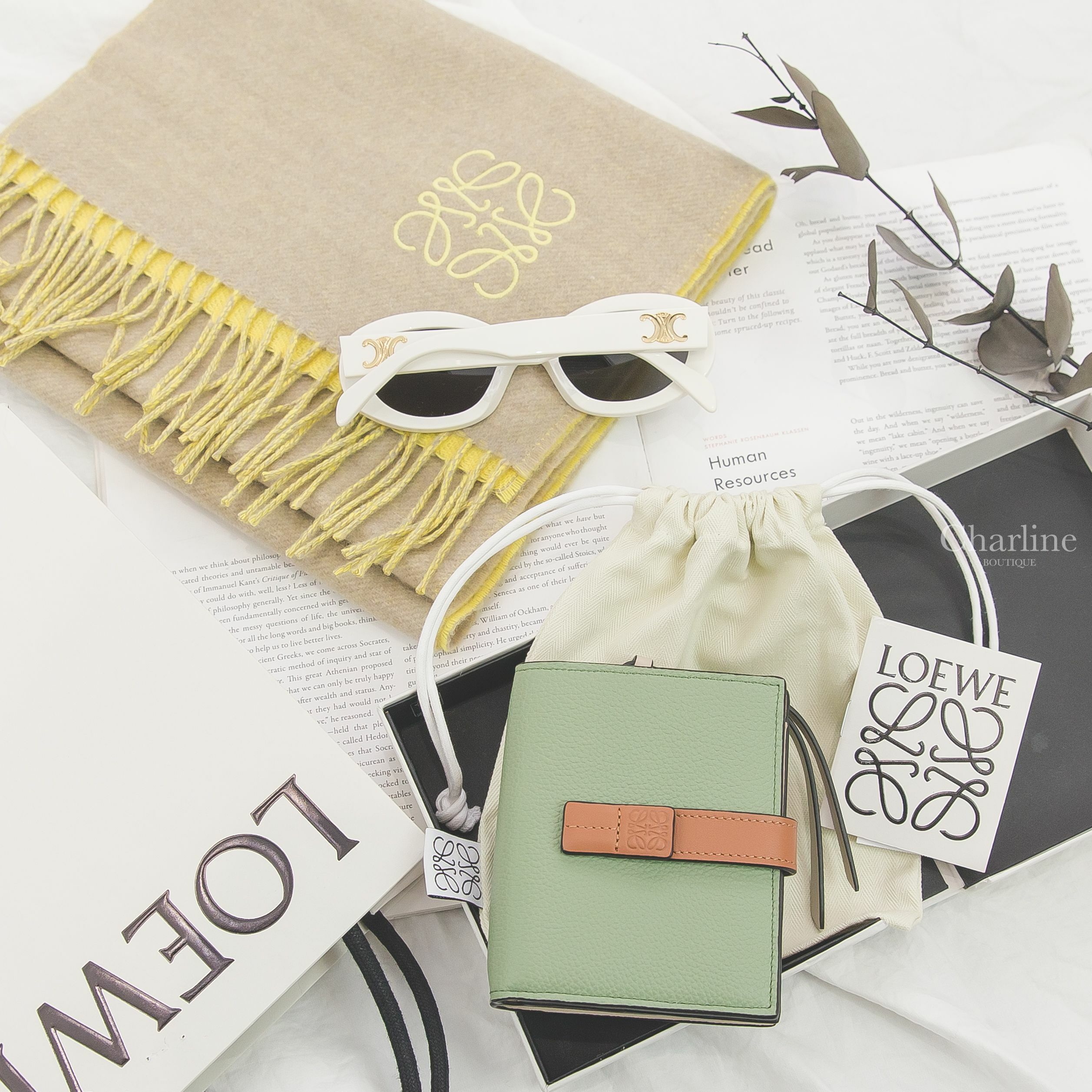 Loewe Wallet 迷迭香綠拼棕褐色小牛皮釦式拉鍊短夾,Loewe Scarf 黃色/淺褐色刺繡Logo雙面喀什米爾混羊毛流蘇圍巾,Celine Sunglasses 白色橢圓框金色凱旋門太陽眼鏡-Charline Boutique 精品代購