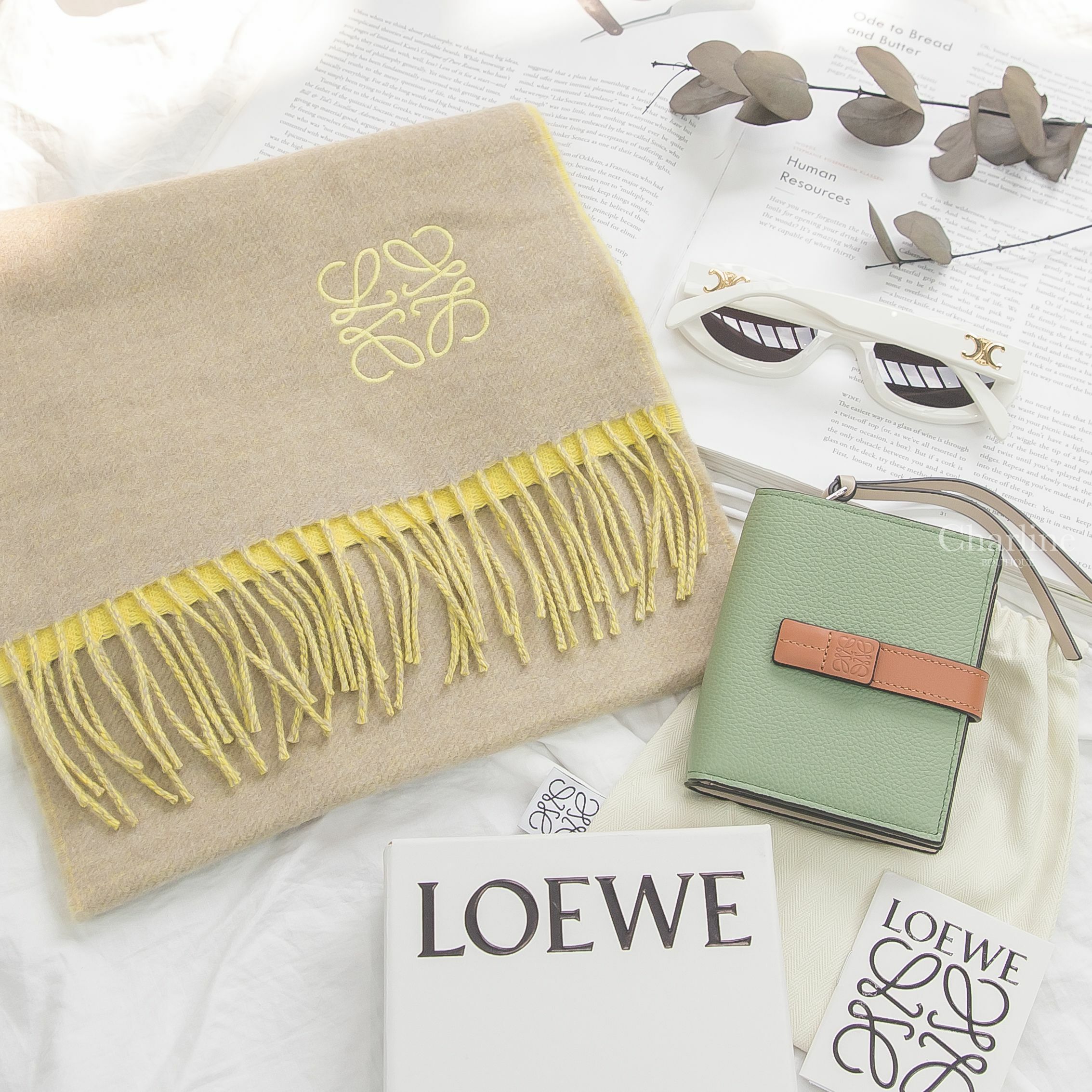 Loewe Wallet 迷迭香綠拼棕褐色小牛皮釦式拉鍊短夾,Loewe Scarf 黃色/淺褐色刺繡Logo雙面喀什米爾混羊毛流蘇圍巾,Celine Sunglasses 白色橢圓框金色凱旋門太陽眼鏡-Charline Boutique 精品代購