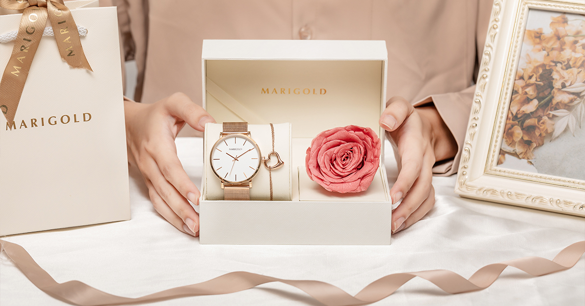 Innocent 珊瑚粉永生玫瑰手錶禮盒