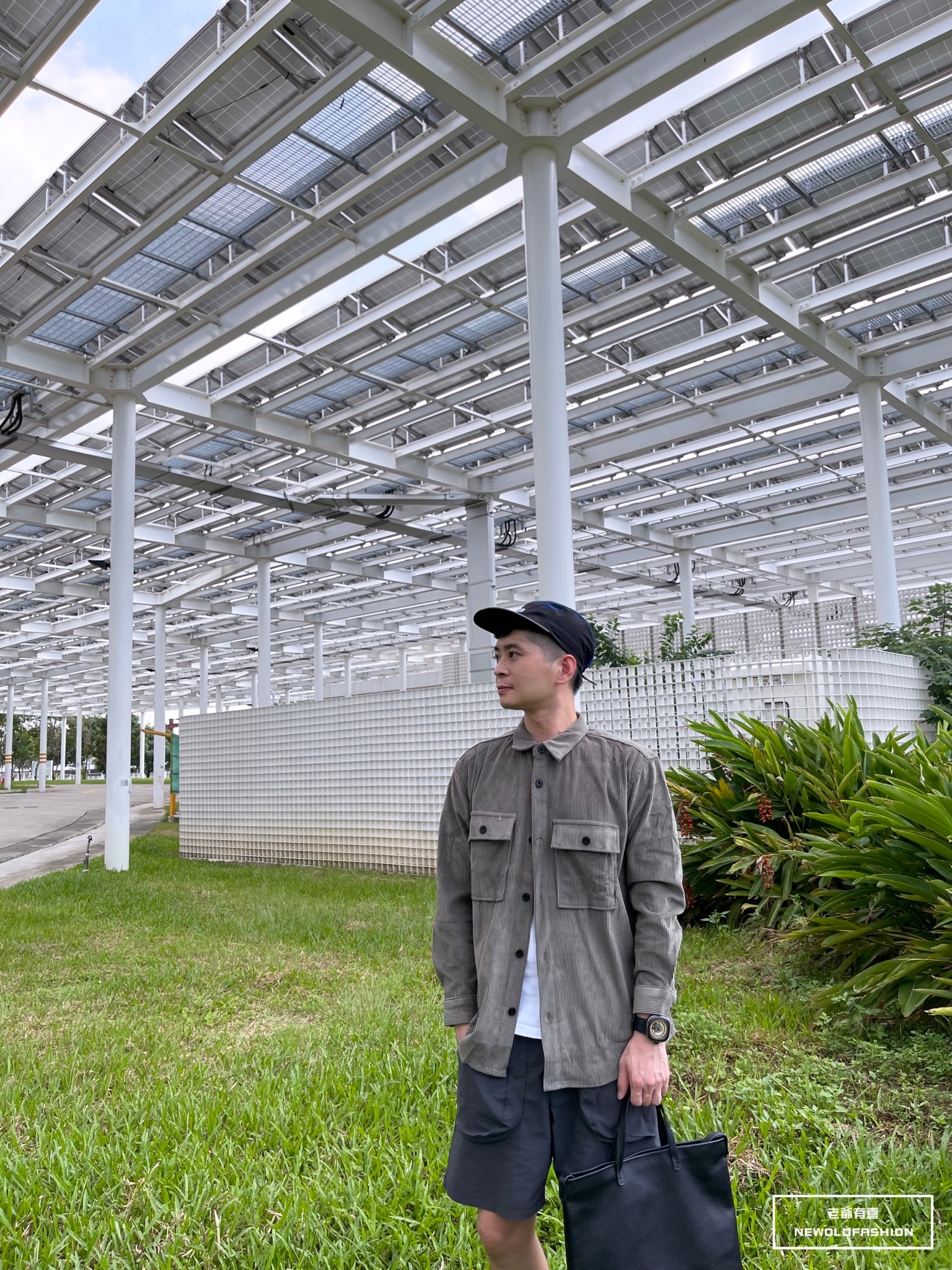 重磅黑釦雙口袋絨布襯衫