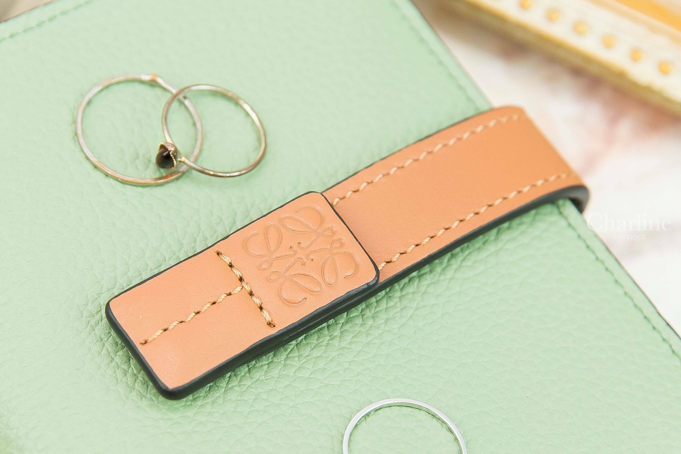 Loewe Compact Zip Wallet In Soft Grained Calfskin 迷迭香綠拼棕褐色小牛皮釦式拉鍊零錢短夾