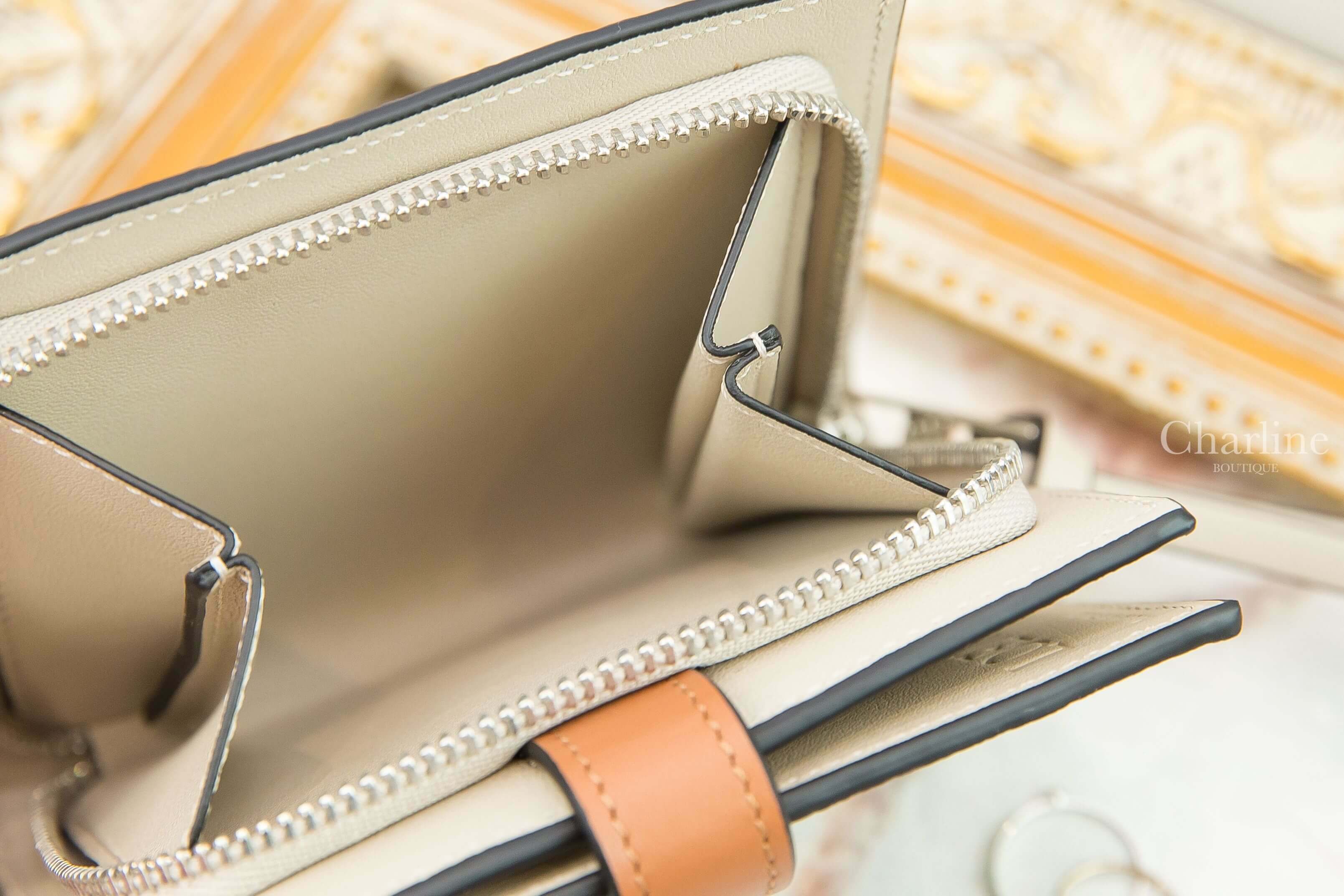 Loewe Compact Zip Wallet In Soft Grained Calfskin 迷迭香綠拼棕褐色小牛皮釦式拉鍊零錢短夾-Charline Boutique 精品代購
