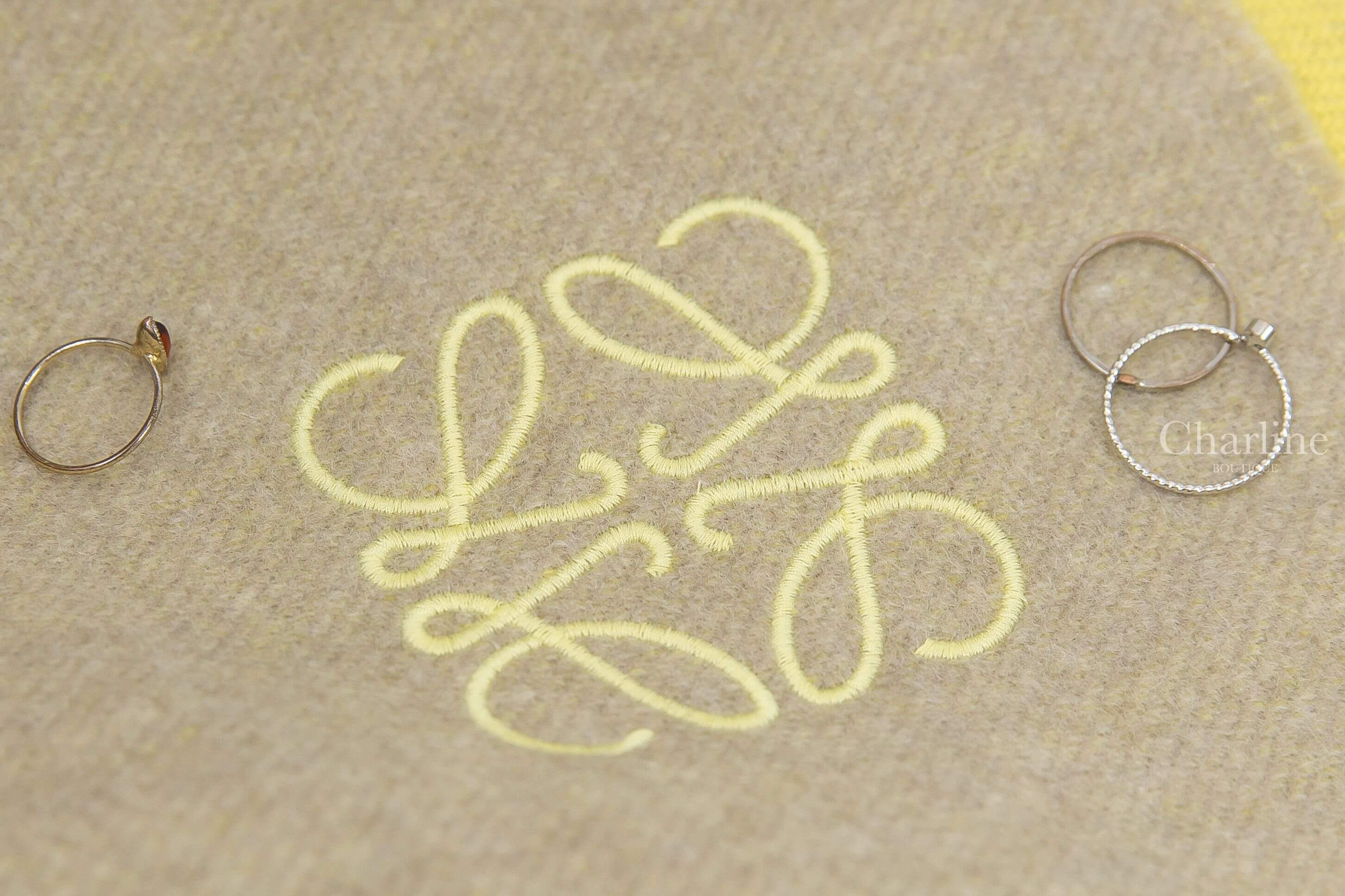 Loewe Bicolour Scarf In Wool And Cashmere 黃色/淺褐色刺繡Logo雙面喀什米爾混羊毛流蘇圍巾