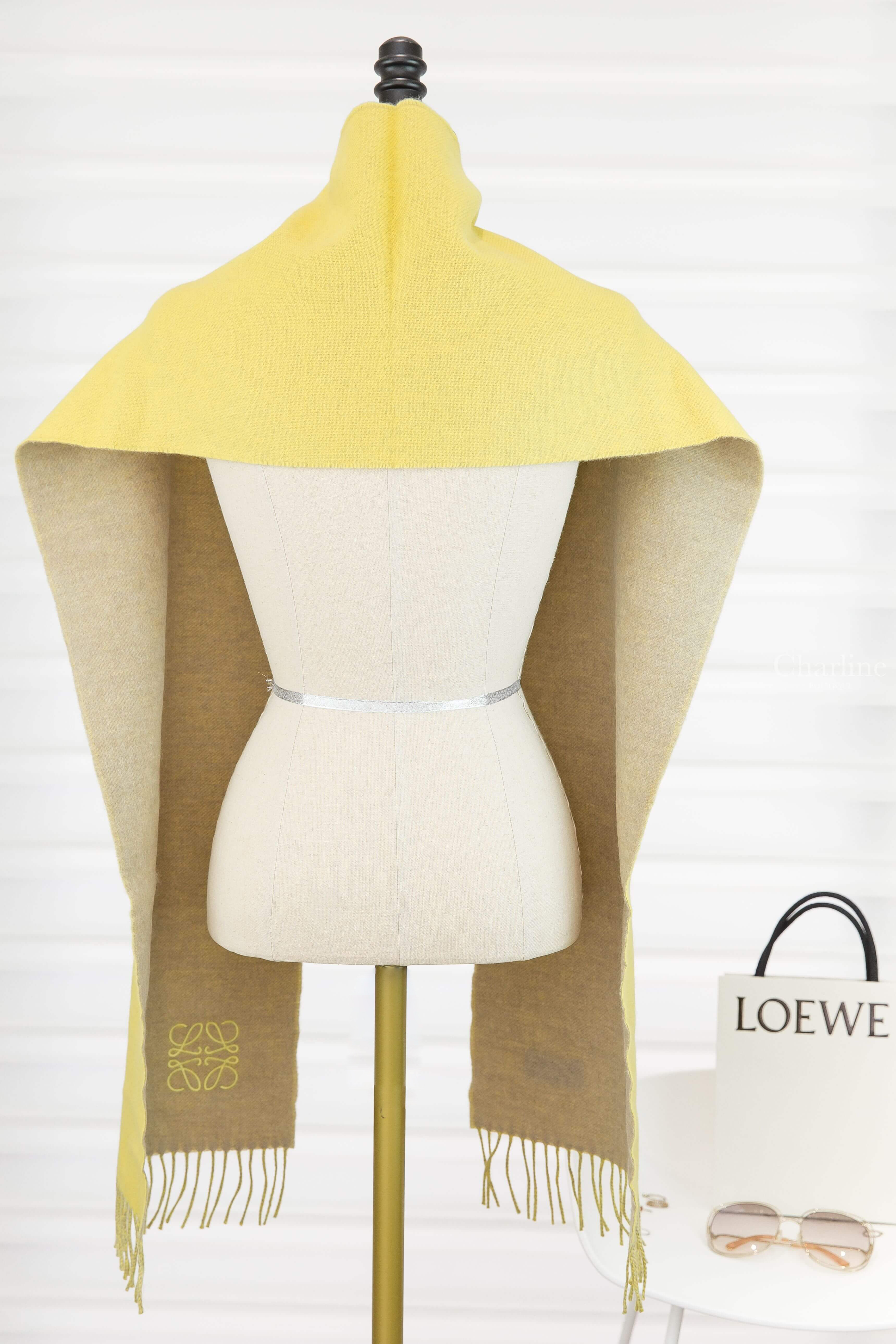 Loewe Bicolour Scarf In Wool And Cashmere 黃色/淺褐色刺繡Logo雙面喀什米爾混羊毛流蘇圍巾-Charline Boutique 精品代購
