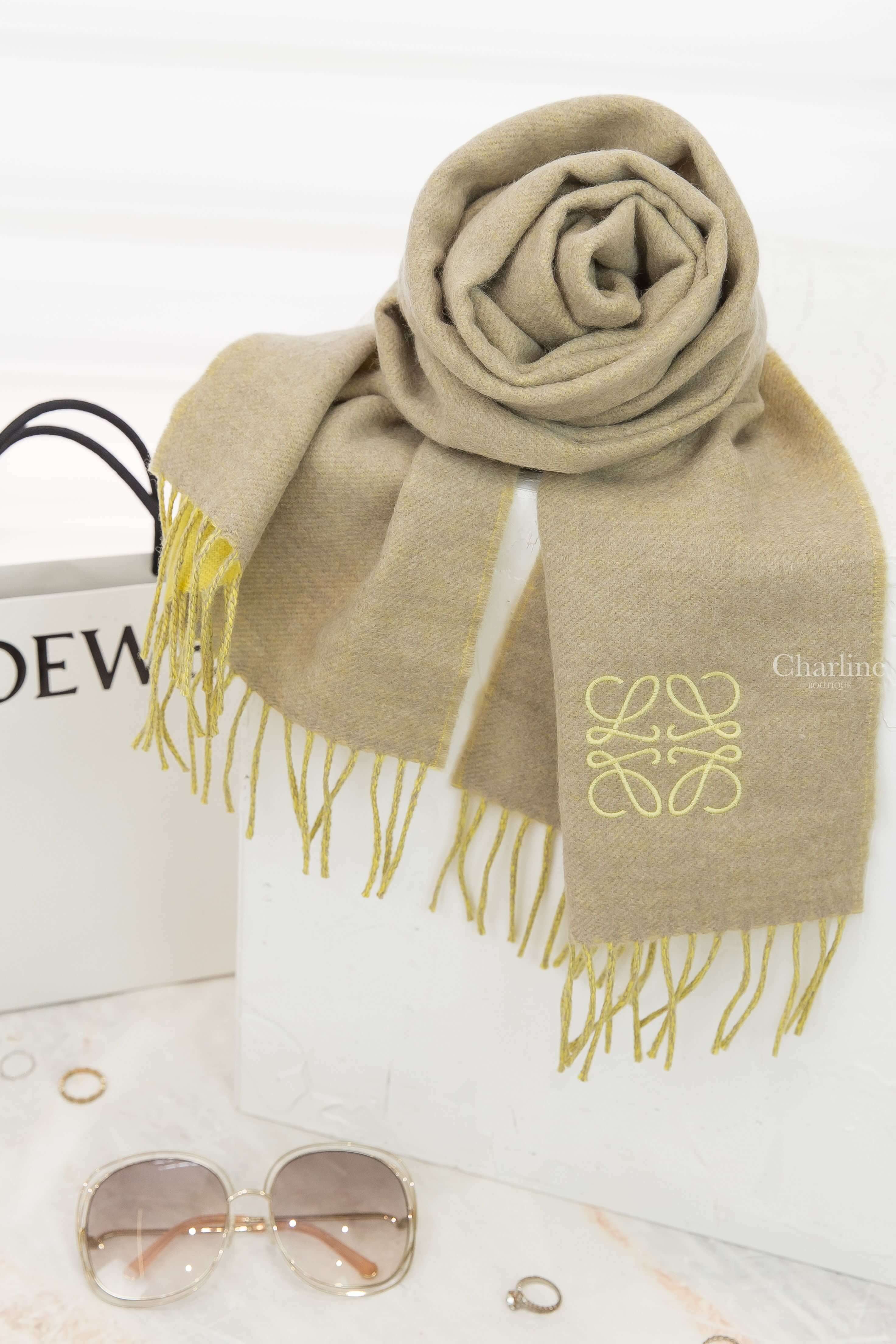 Loewe Bicolour Scarf In Wool And Cashmere 黃色/淺褐色刺繡Logo雙面喀什米爾混羊毛流蘇圍巾-Charline Boutique 精品代購