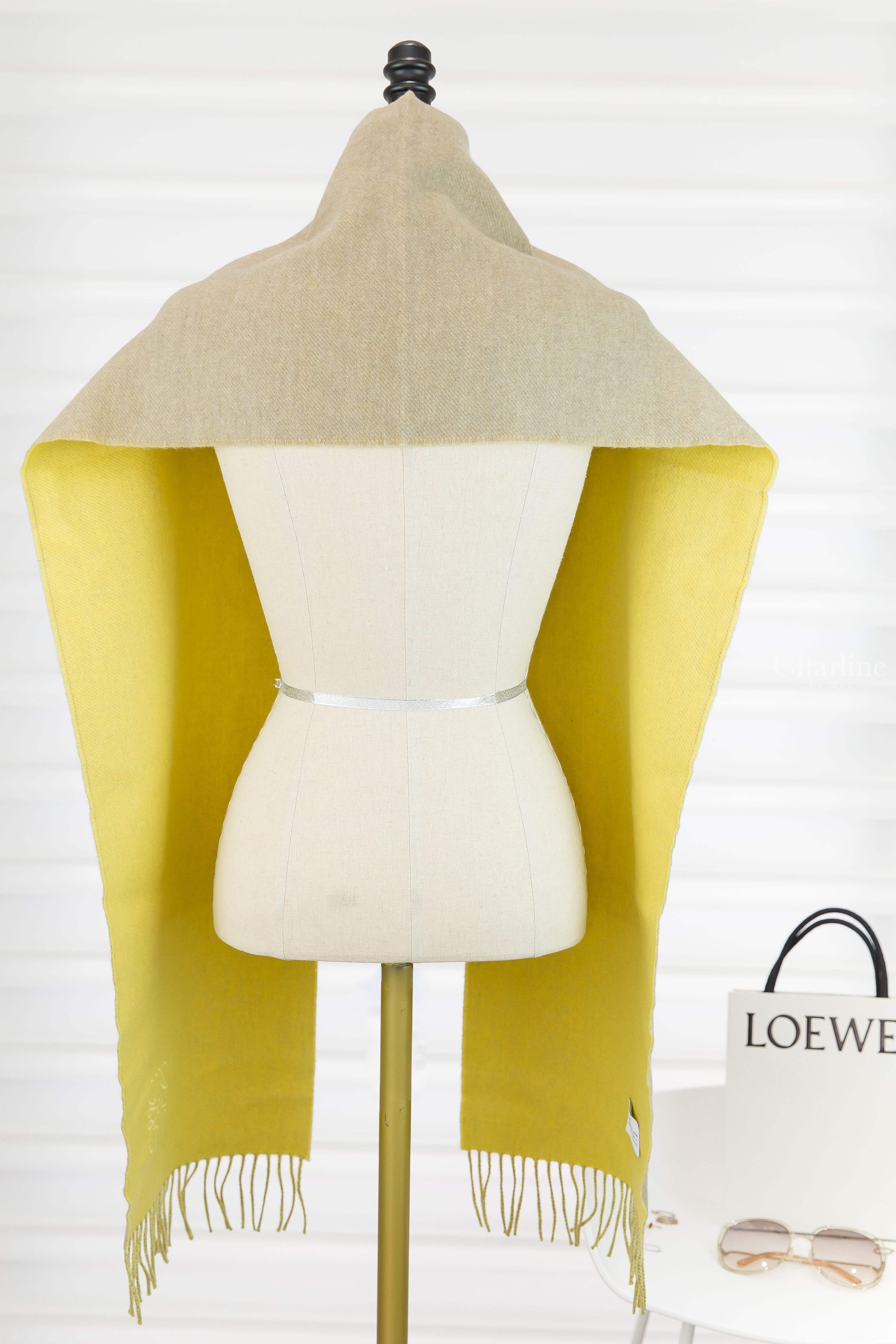 Loewe Bicolour Scarf In Wool And Cashmere 黃色/淺褐色刺繡Logo雙面喀什米爾混羊毛流蘇圍巾-Charline Boutique 精品代購