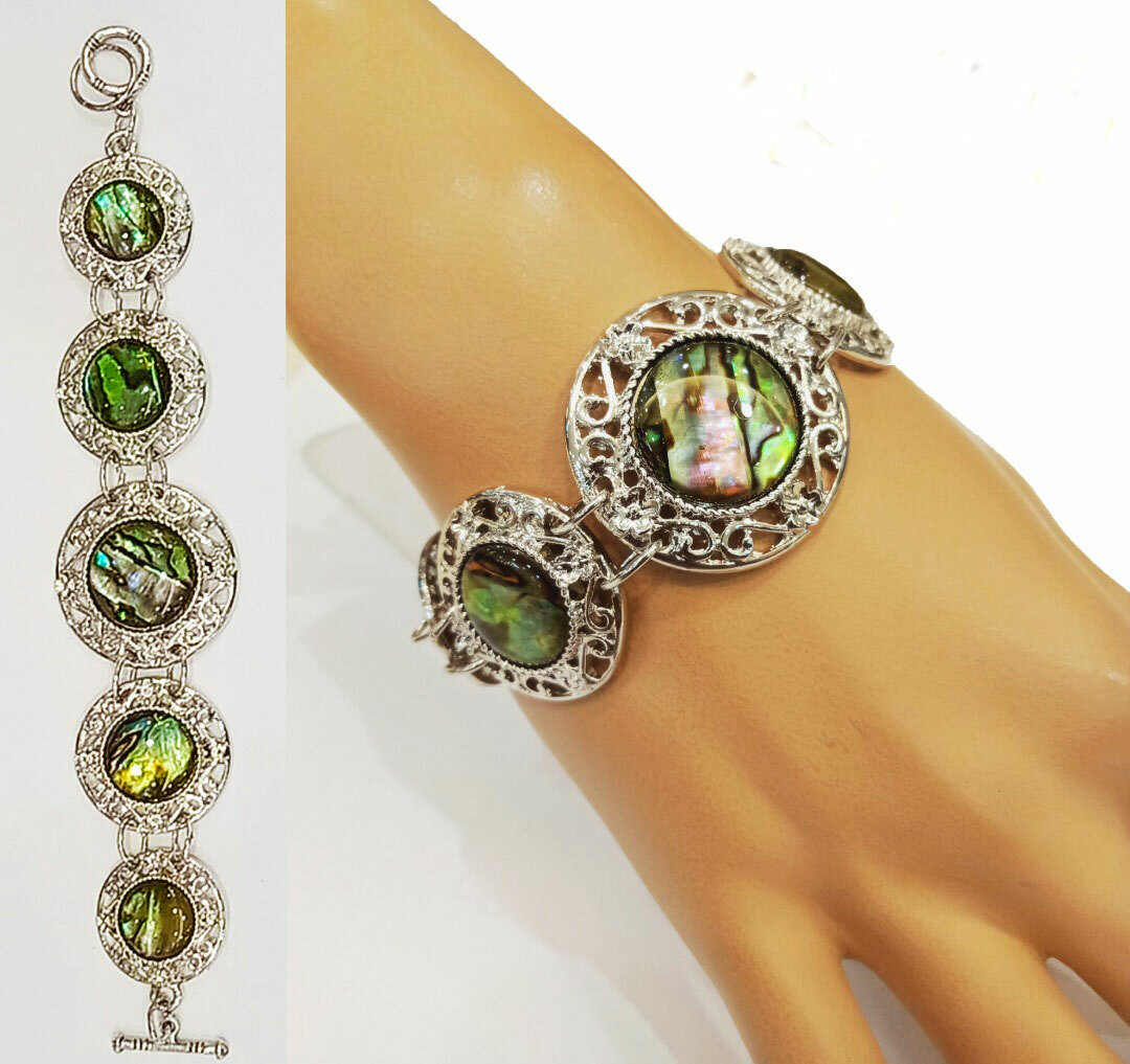 Women Bracelet With Studded Emerald Stone Y04012