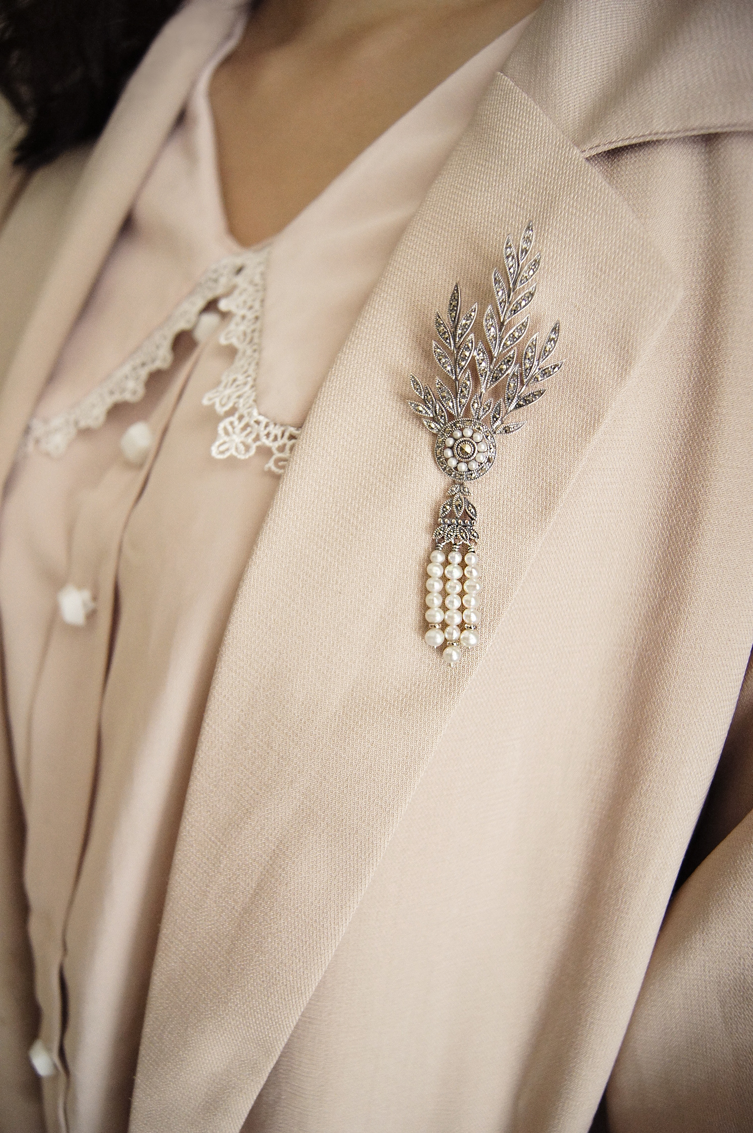 古典珍珠流蘇胸針