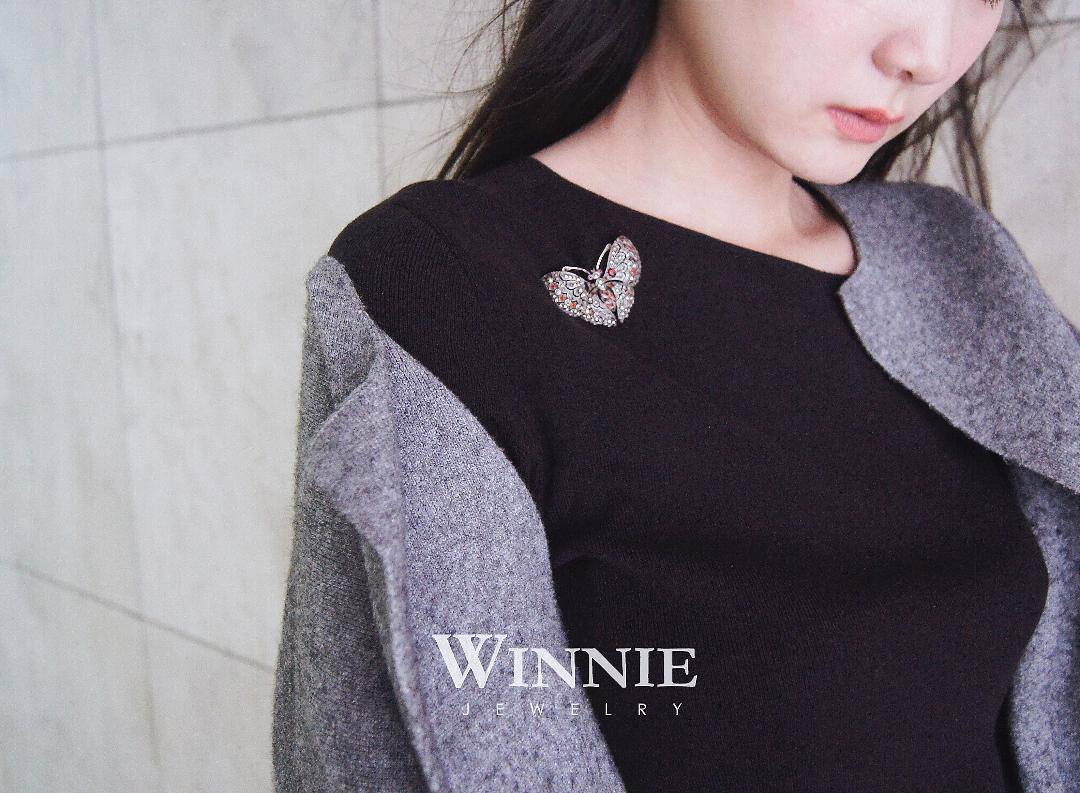 優雅石榴石蝴蝶胸墜（OP1563）