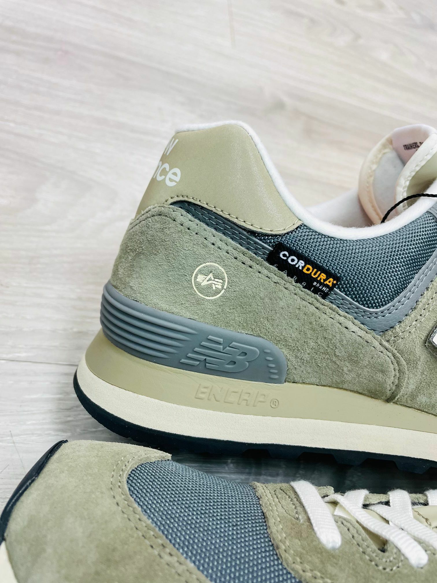 ALPHA INDUSTRIES X NEW BALANCE ML574AI2