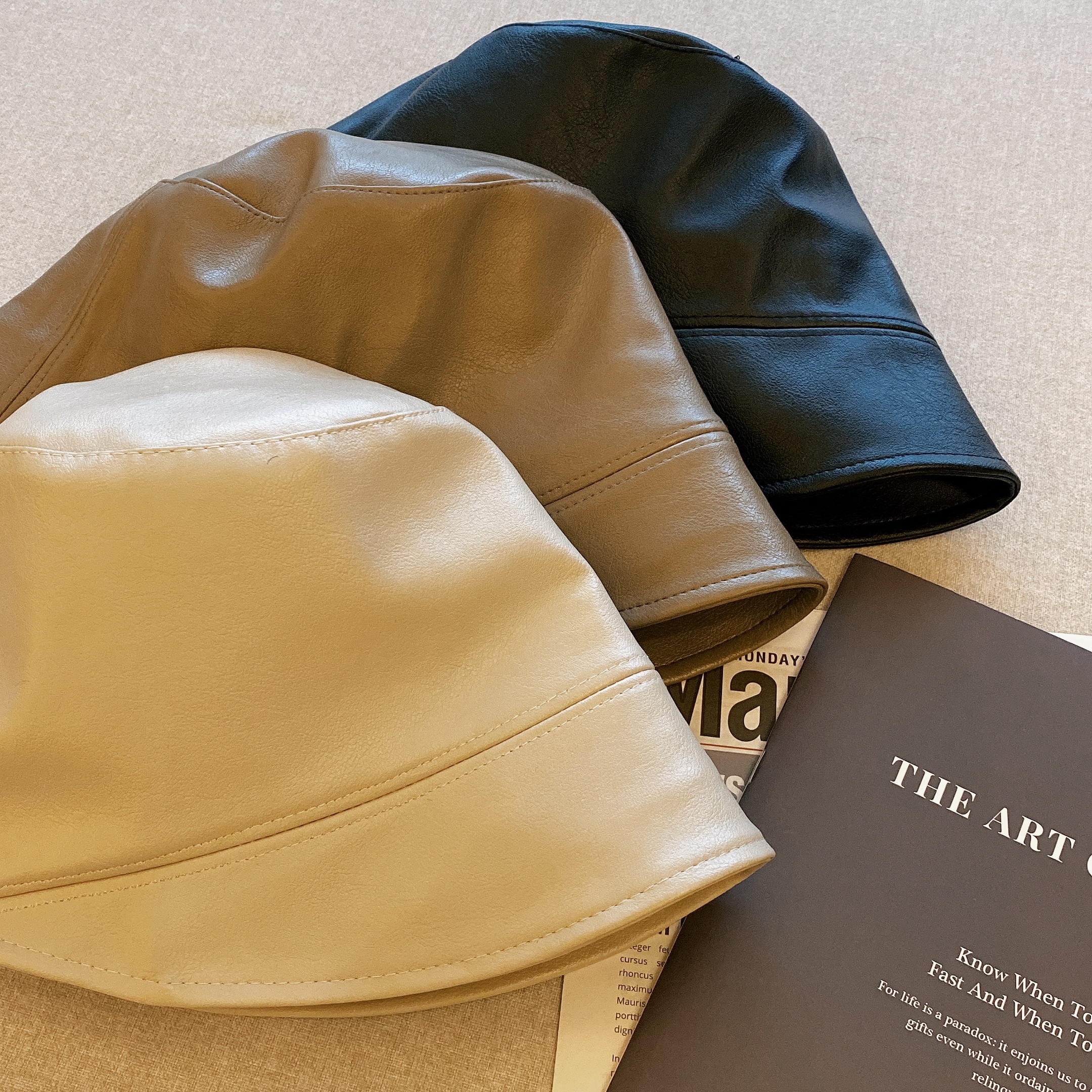 韓版皮革斜車線漁夫帽/三色