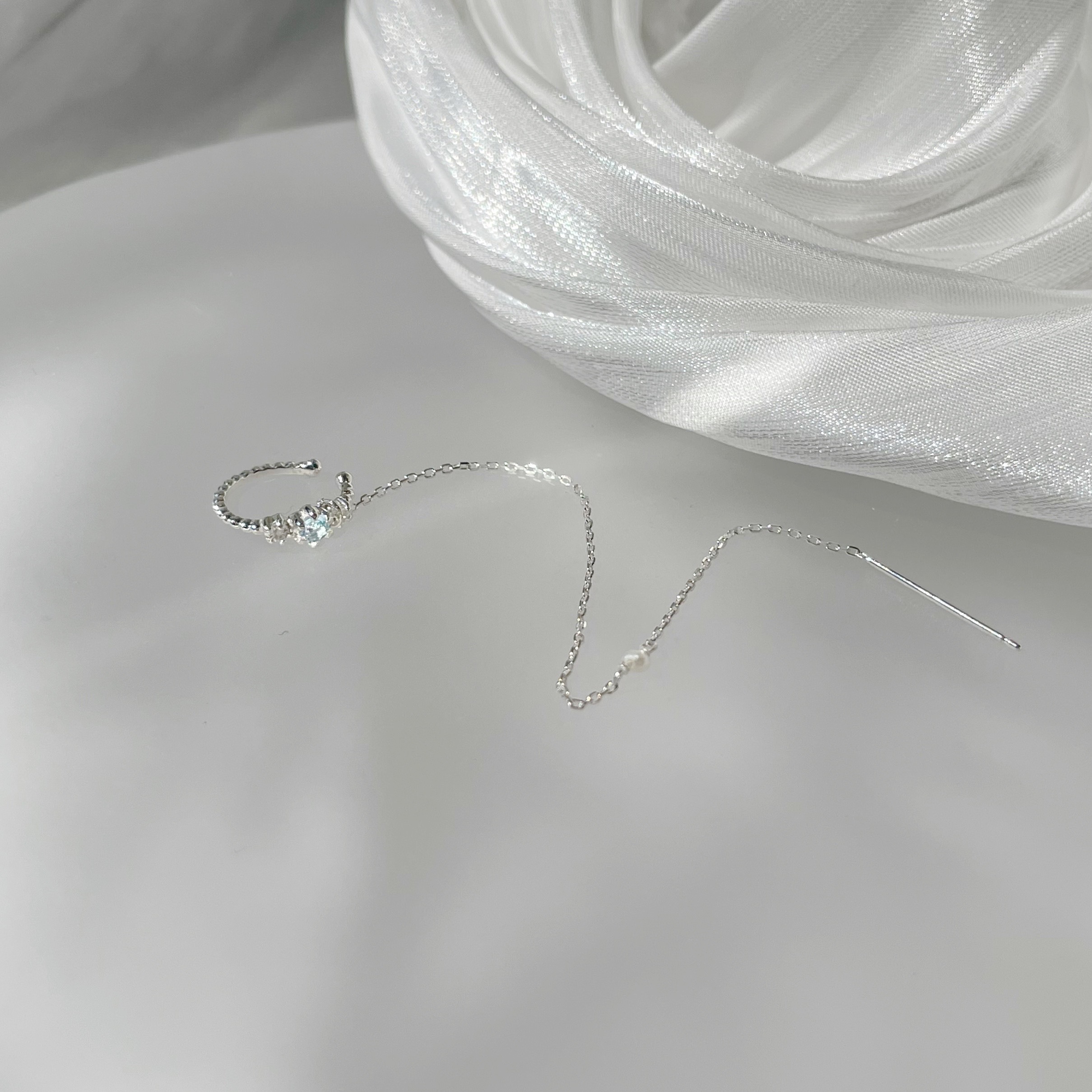 流星mini六爪托帕珍珠針鏈耳骨夾