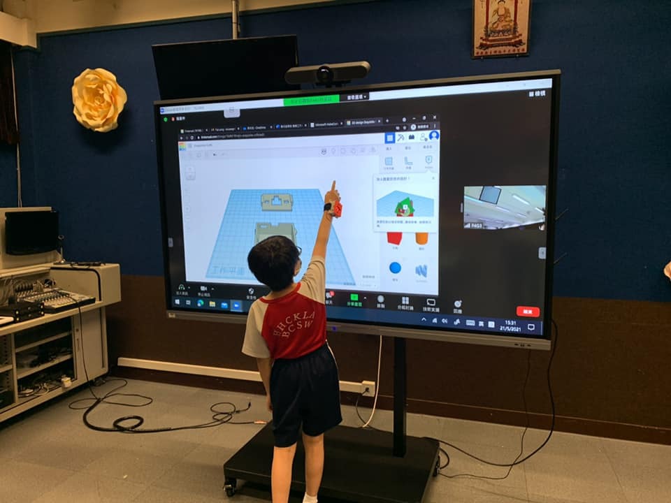 DTSL支援香海正覺蓮社佛教陳式宏學校 3D打印智慧城市課程，教導學生使用micro:bit編程，製作專屬自己嘅智能音樂播放盒及智能計步器