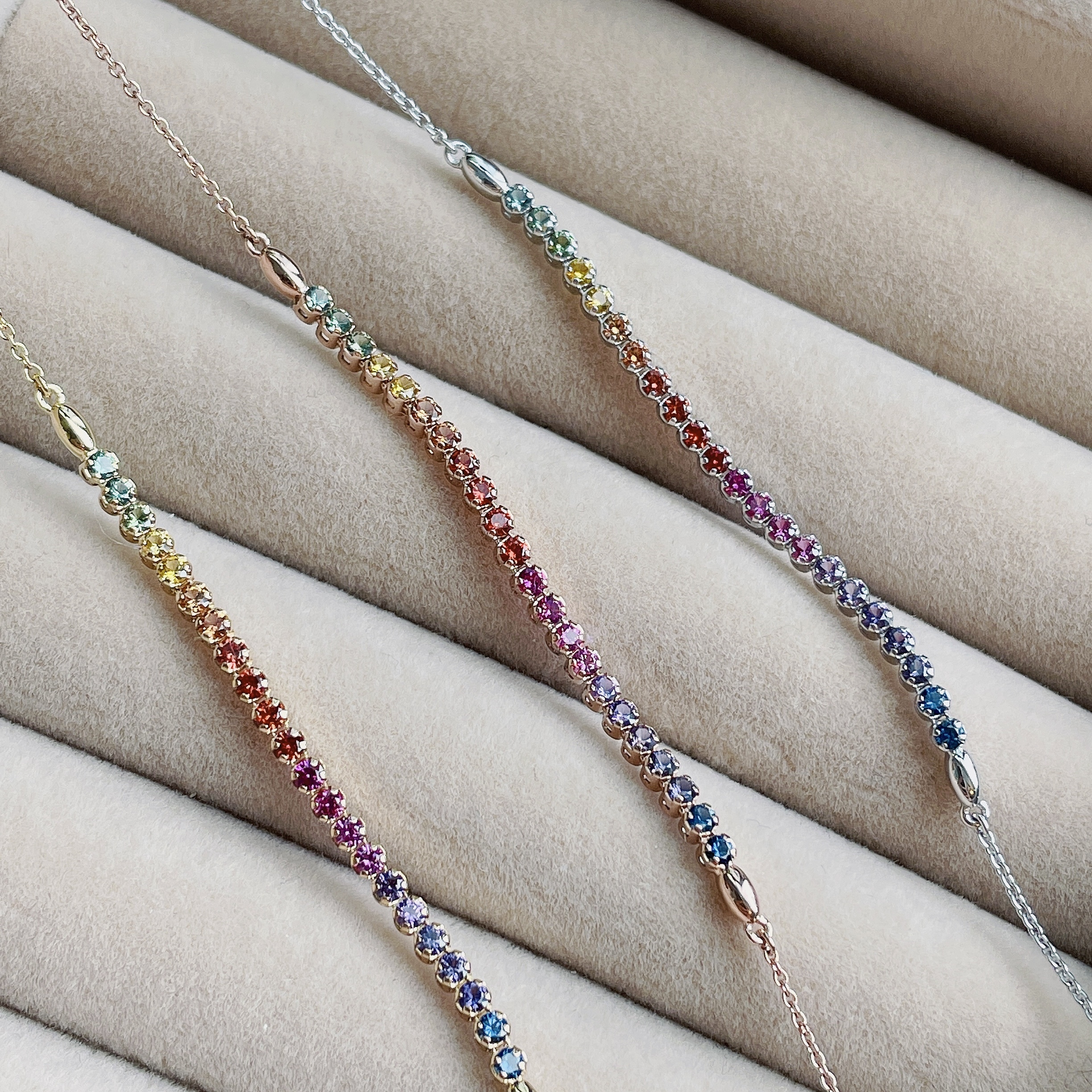 18K金彩虹藍寶石軟身手鏈