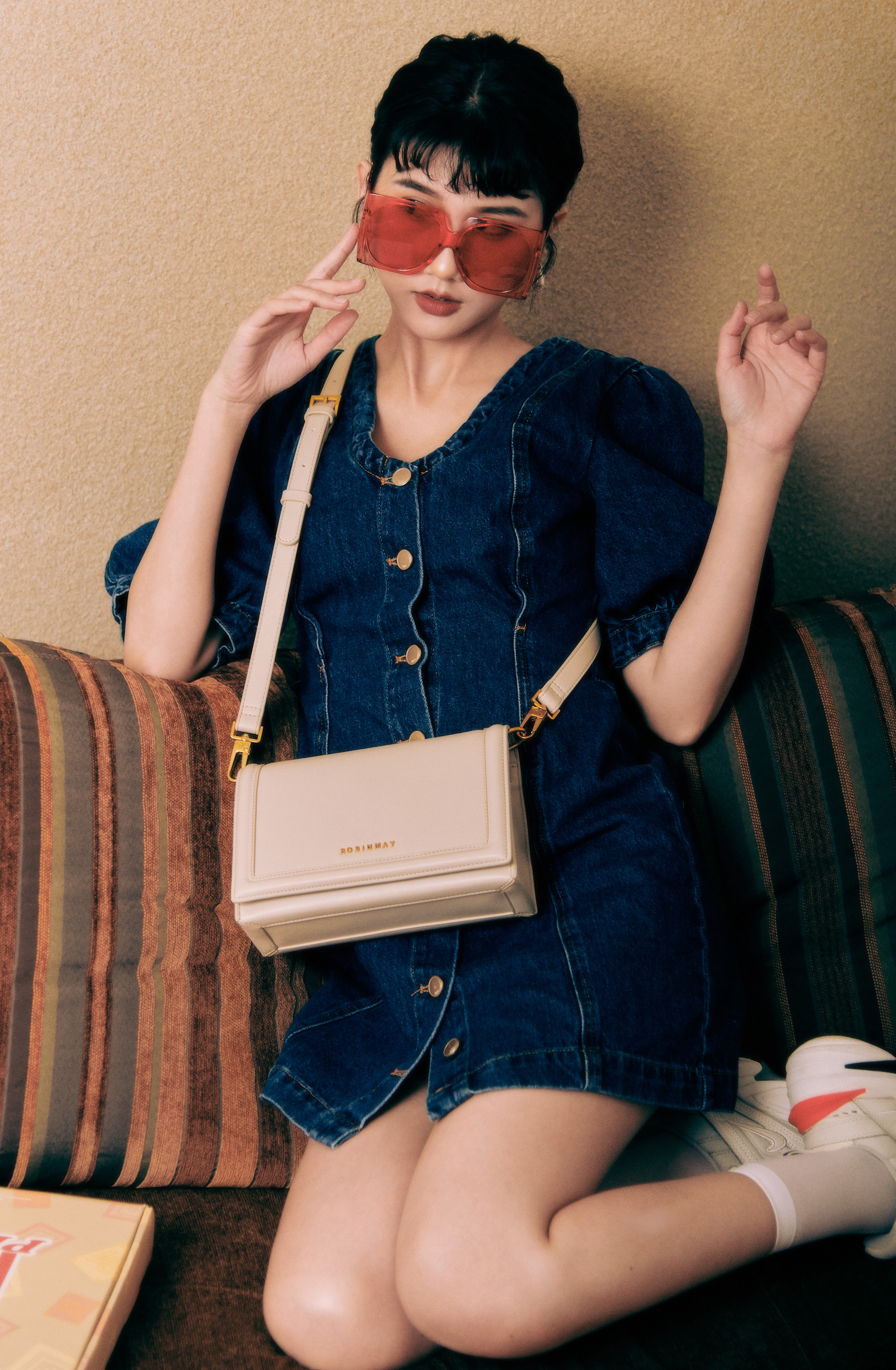 經典色系的奶油灰白是眾女孩購買清單的首選色系