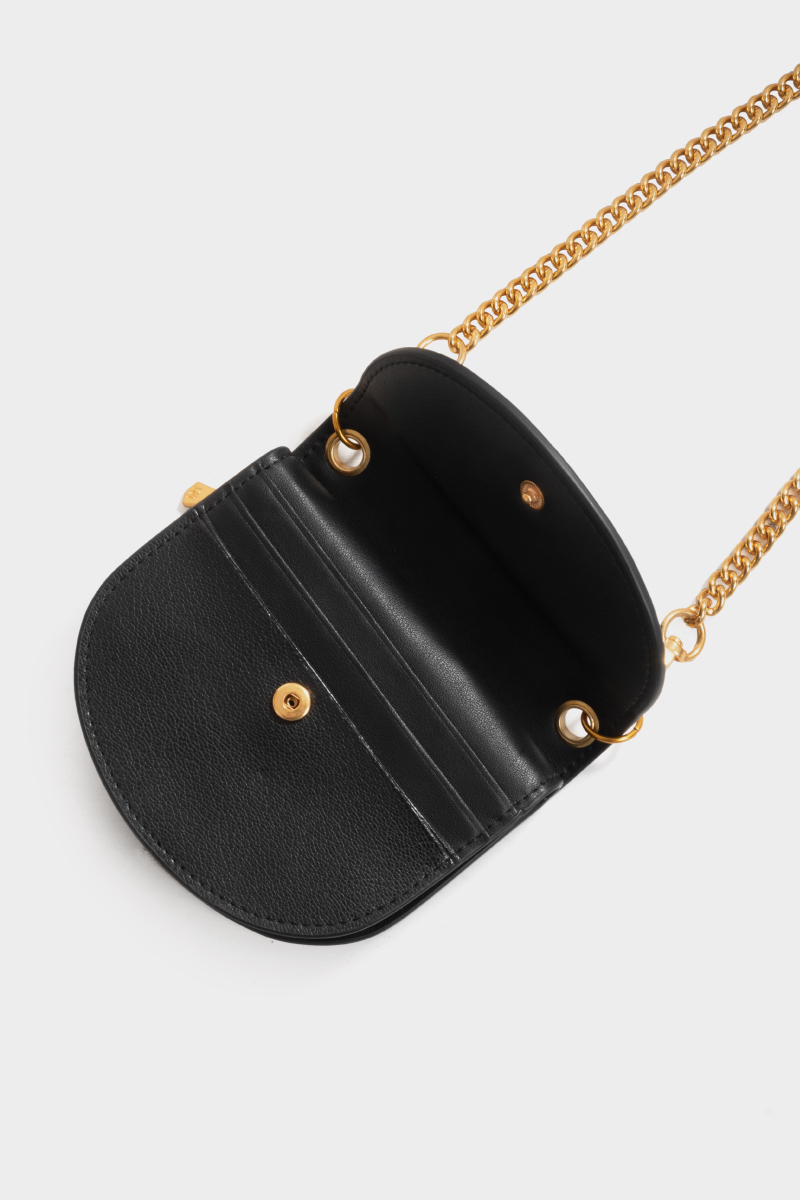 使用訂製真皮質料  手感輕盈平順