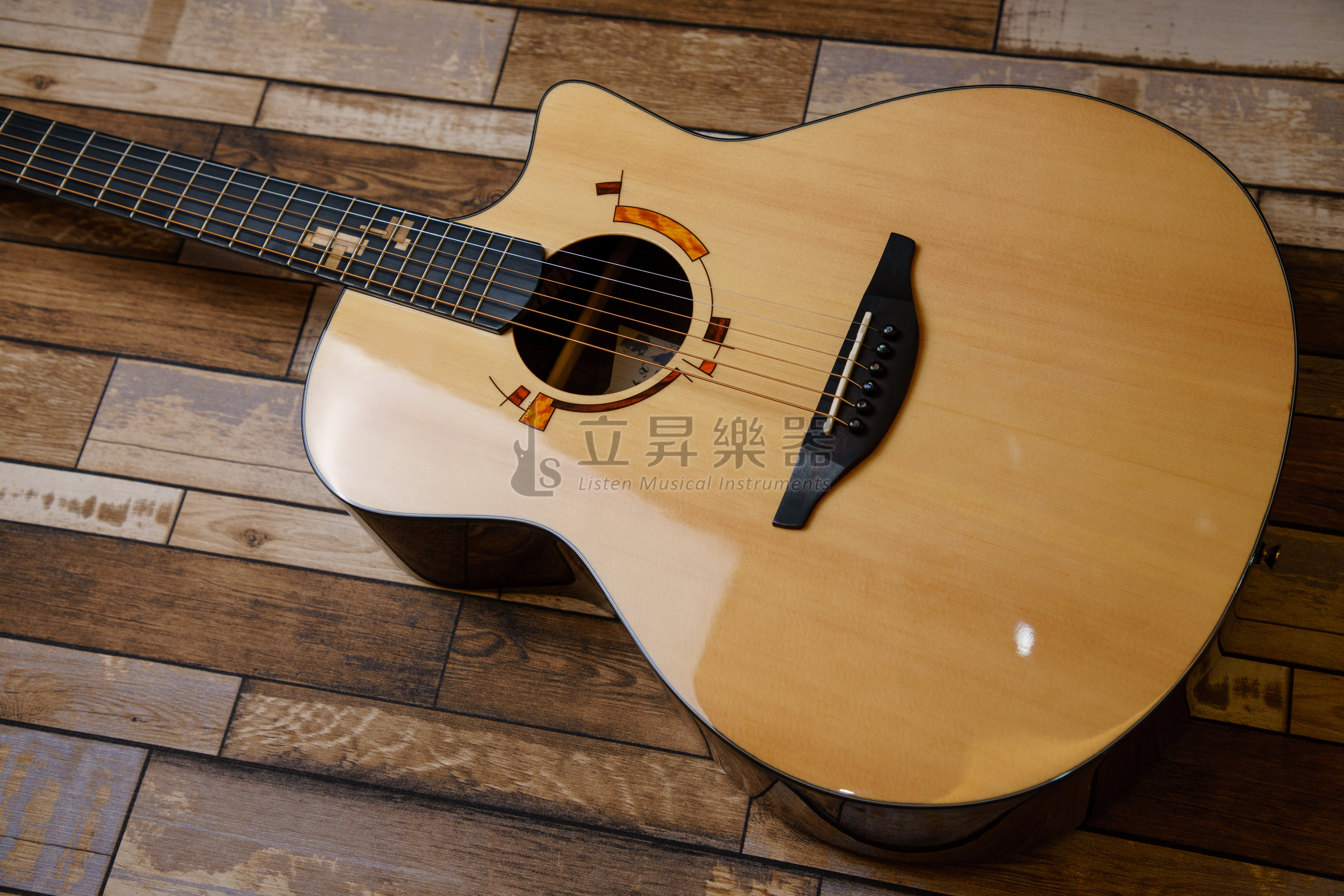 木吉他 Nightwish Miwish MW-GXNC X 民謠吉他 雲杉面單 奧古曼雲杉面板 側背胡桃木 40吋GA桶缺角 亮光 附原廠厚袋 MWGXNC 第 3 張圖片｜三峽吉他 / Bass