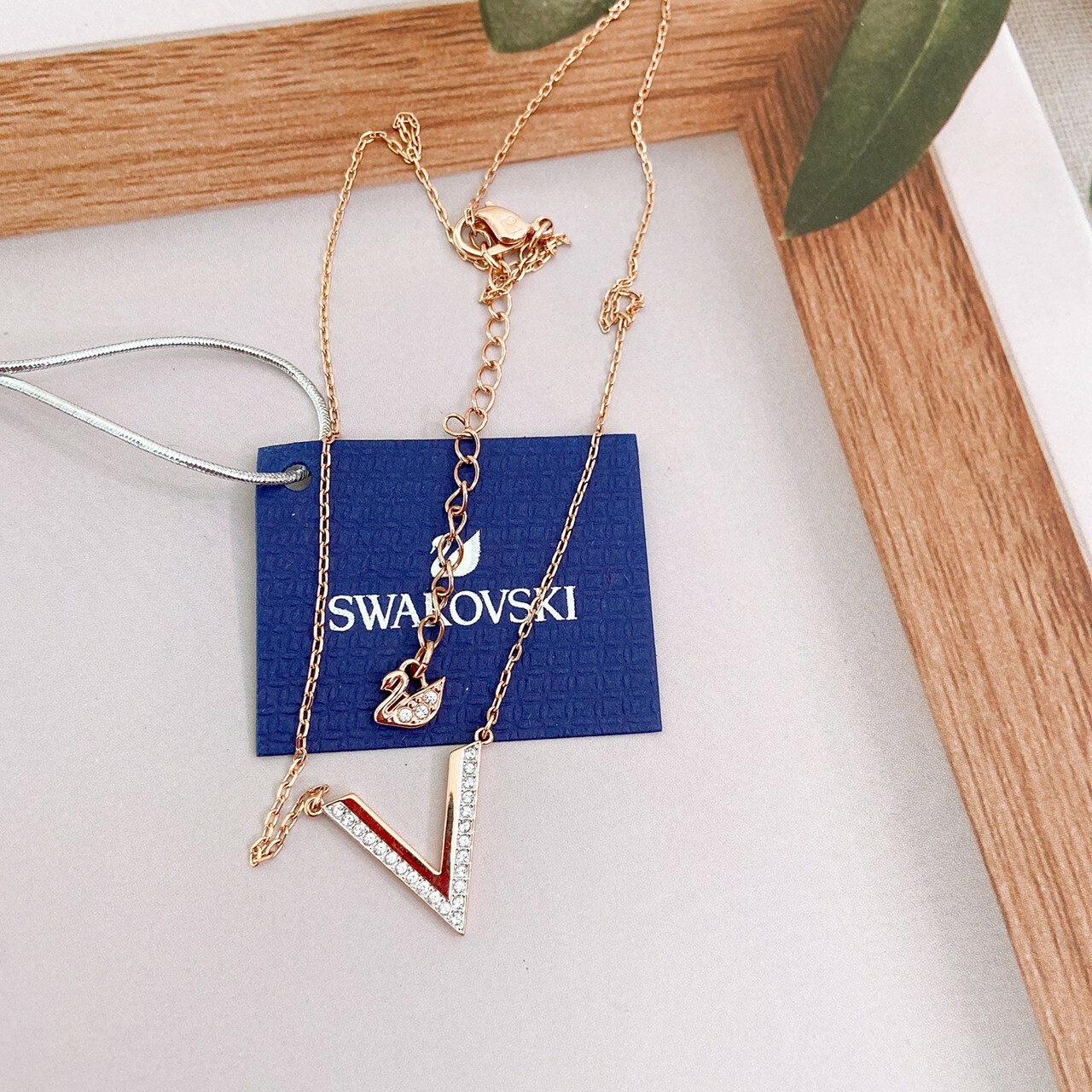 【現貨】Swarovski 施華洛世奇 小V 玫瑰金 項鍊