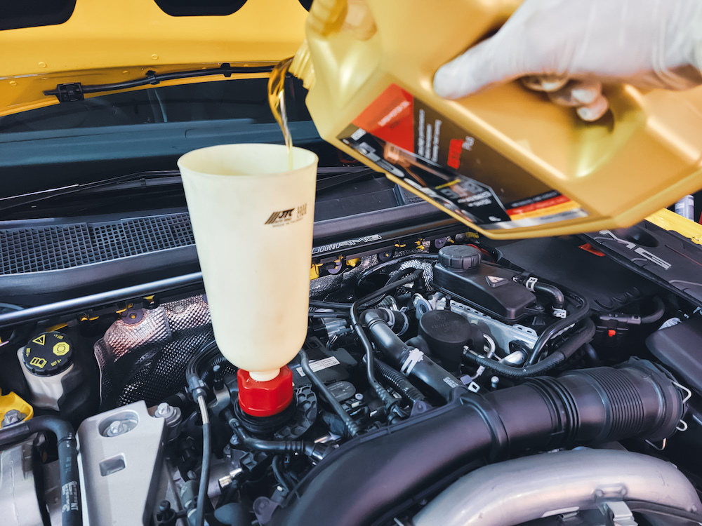 Mercedes-Benz AMG A250 Yellow Super Nano ESTER Plus 5W40 Motor Oil