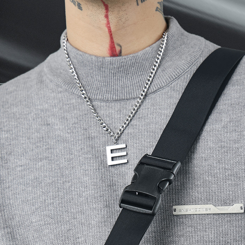 隱蔽者"E"形配飾挂墜