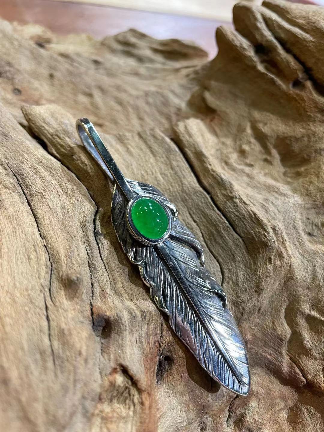 *Black Venom Jewelry-Freedom & Prayer XL(8cm)鑲綠玉髓(Green Chalcedony)銀羽。